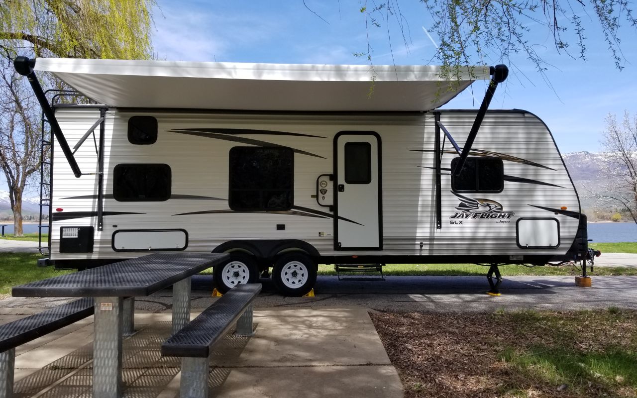 Easy Camper Rental | Photo Gallery | 9 - 26' Bunkhouse