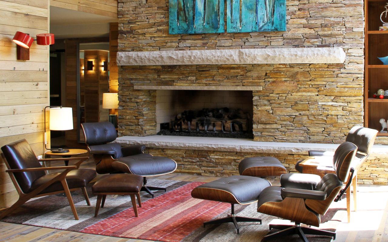 Park City Peaks Hotel | Photo Gallery | 20 - Relax by the fireplace in the lounge area. 