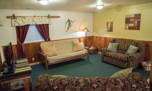1 Queen Bed, 1 Twin Hide-a-Bed, Futon, Private Bath, Sleeps 6
