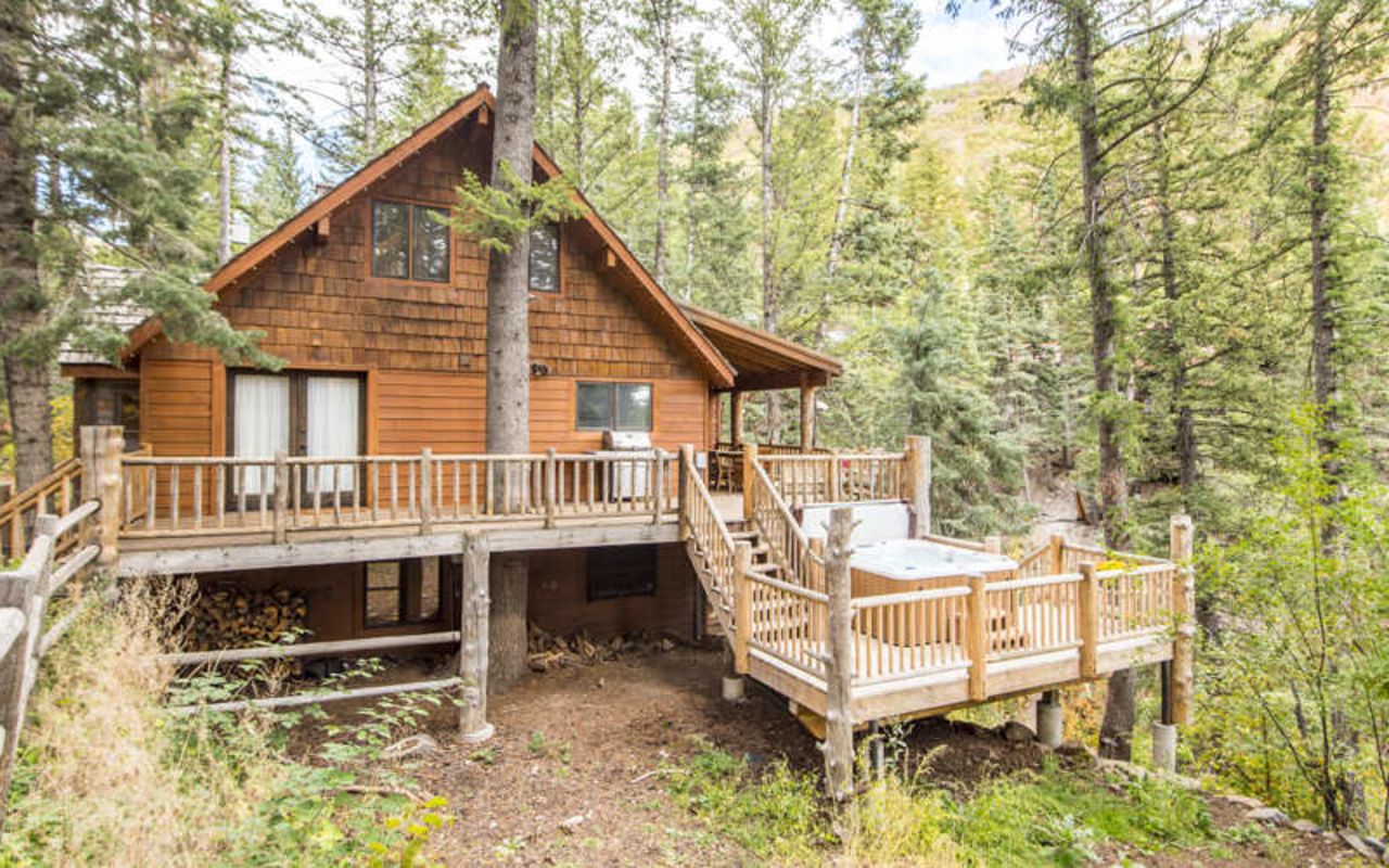 Stewart Mountain Lodging | Photo Gallery | 11 - Wee Cottage in the Woods