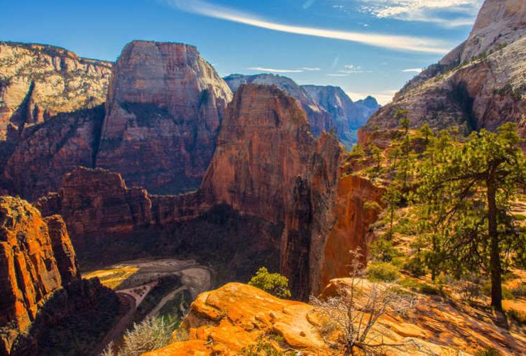 Zion 3-Day Itinerary | Photo Gallery | 1 - View of Angels Landing Utah