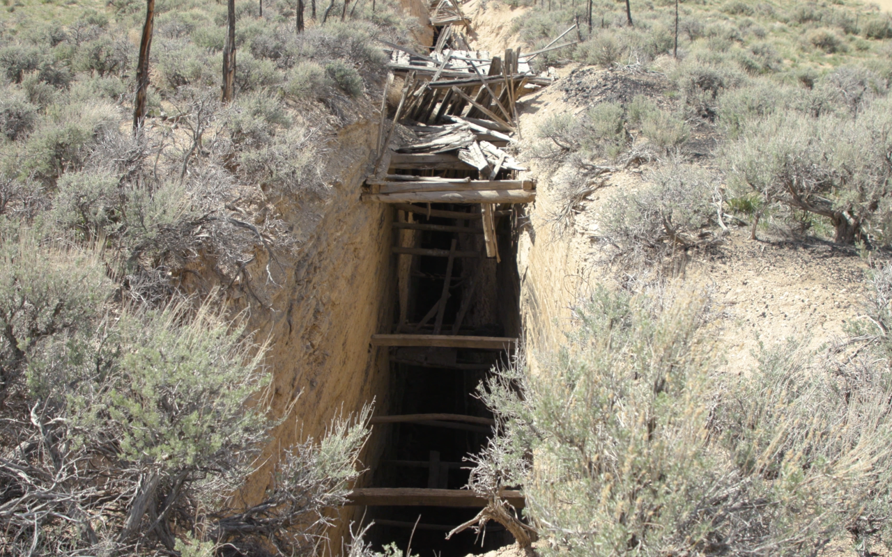 Rector/Dragon Trail | Photo Gallery | 2 - Visit historic ghost towns.