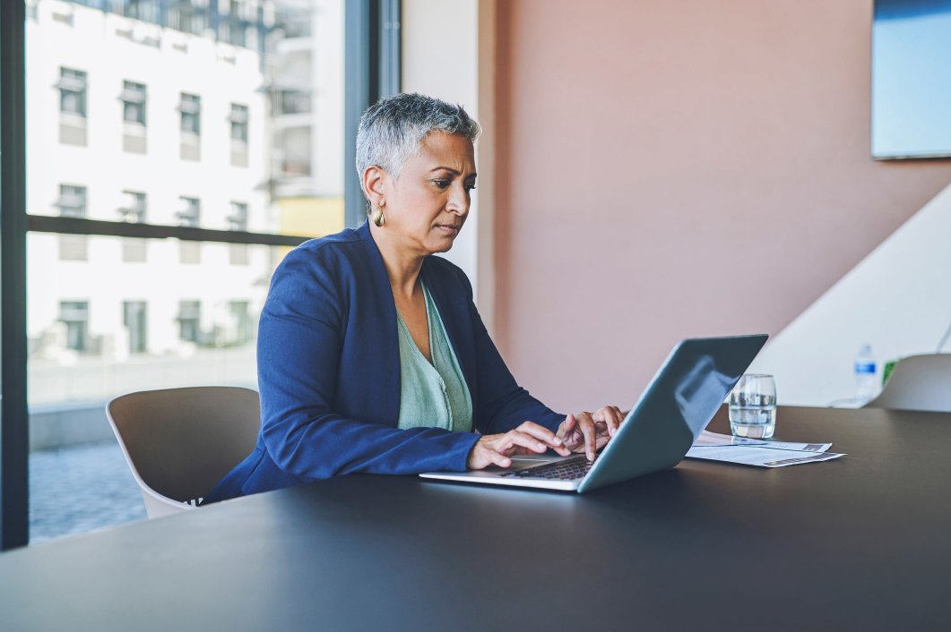 A manager writing an inclusive job description on her laptop