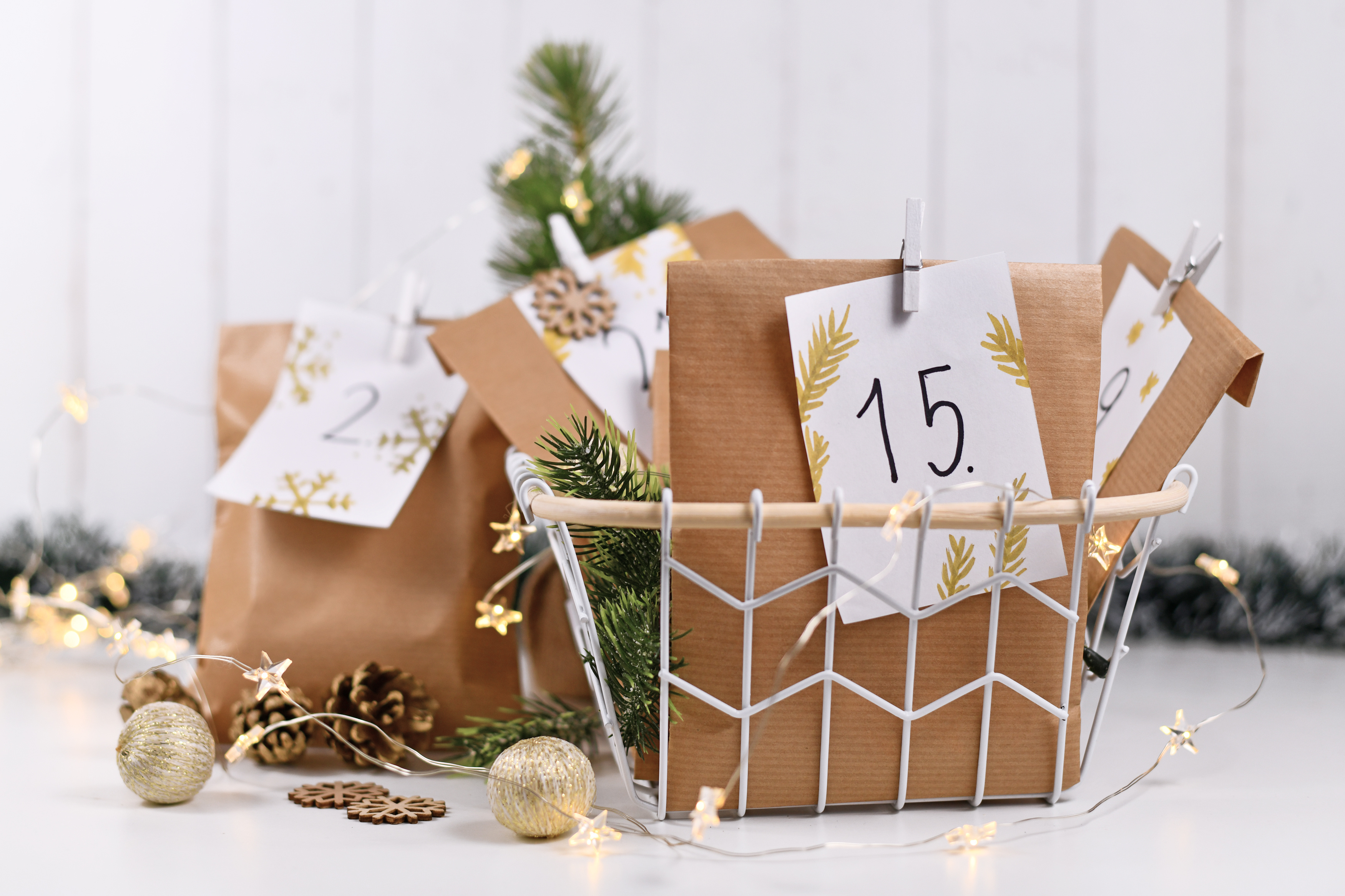 Calendario Dell'Avvento Fai Da Te Da Riempire: 25 Sacchetti In Carta Kraft 23x12 Cm Con Adesivi Numerati. Set Completo Per Natale.
