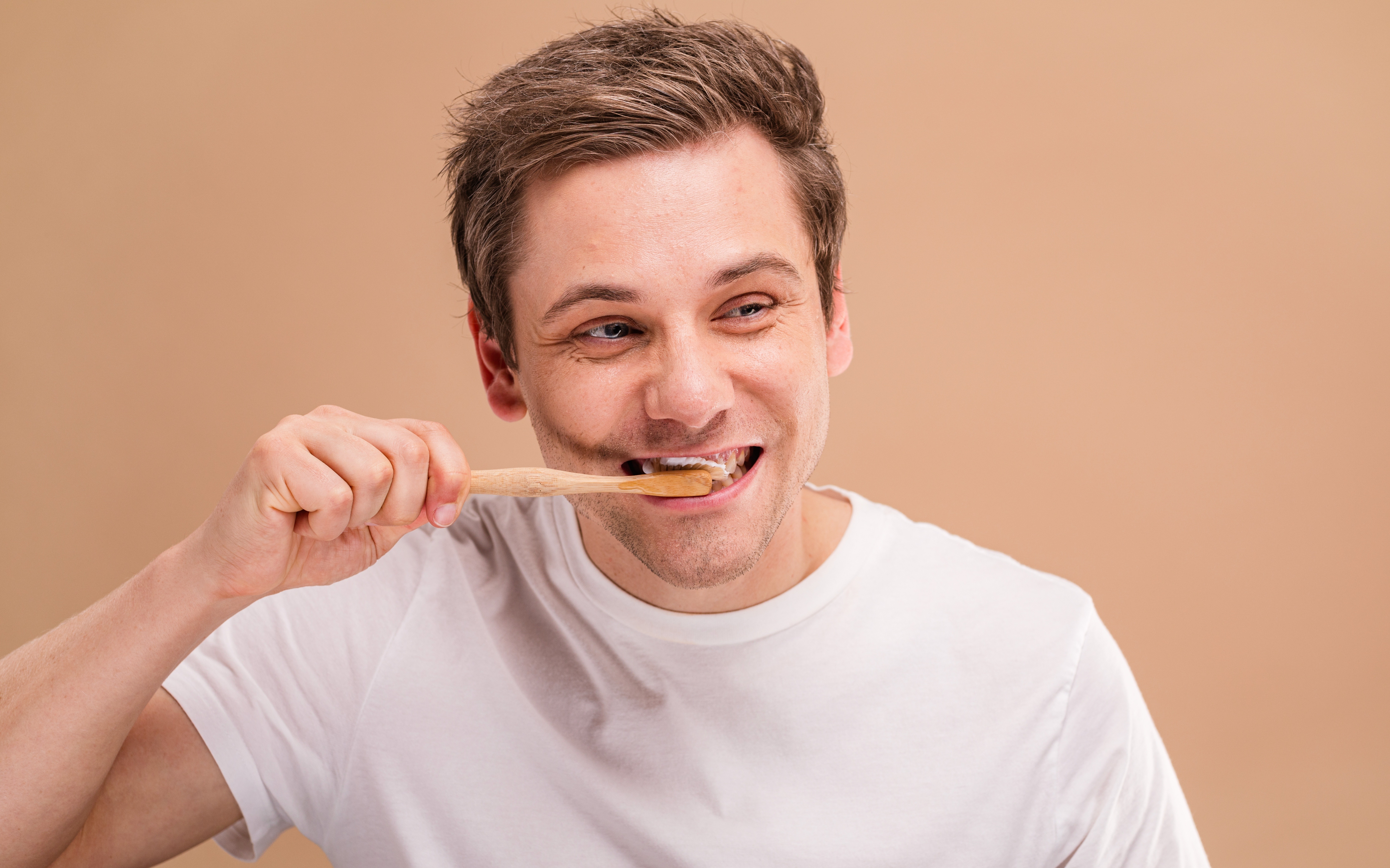 Noir sur les dents : pourquoi ?