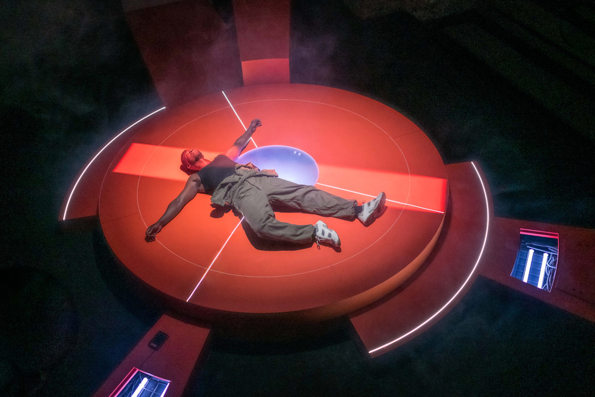 DELAY (photo by Paul Blakemore)