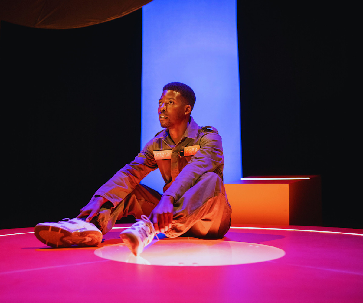 DELAY (photo by Paul Blakemore)