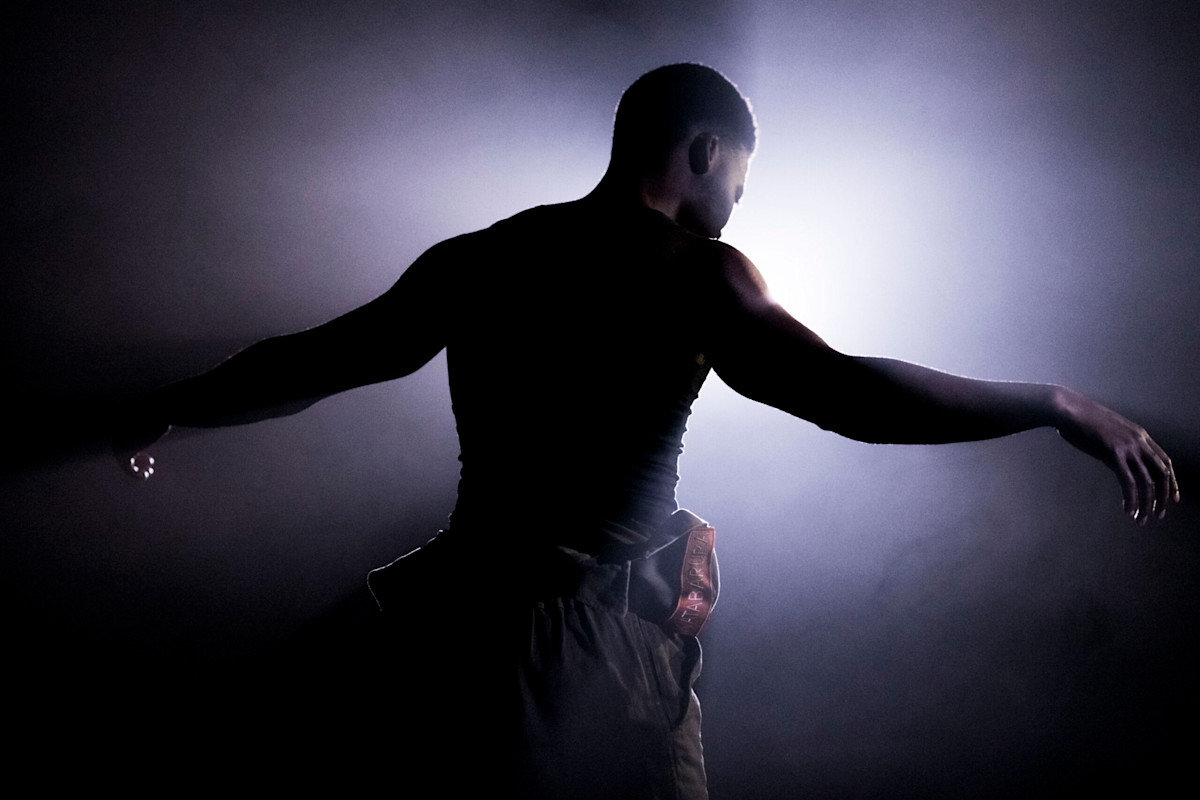 DELAY (photo by Paul Blakemore)