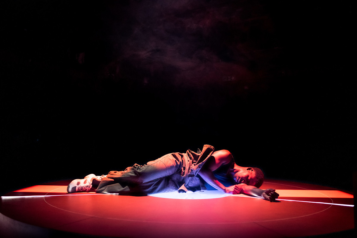 DELAY (photo by Paul Blakemore)