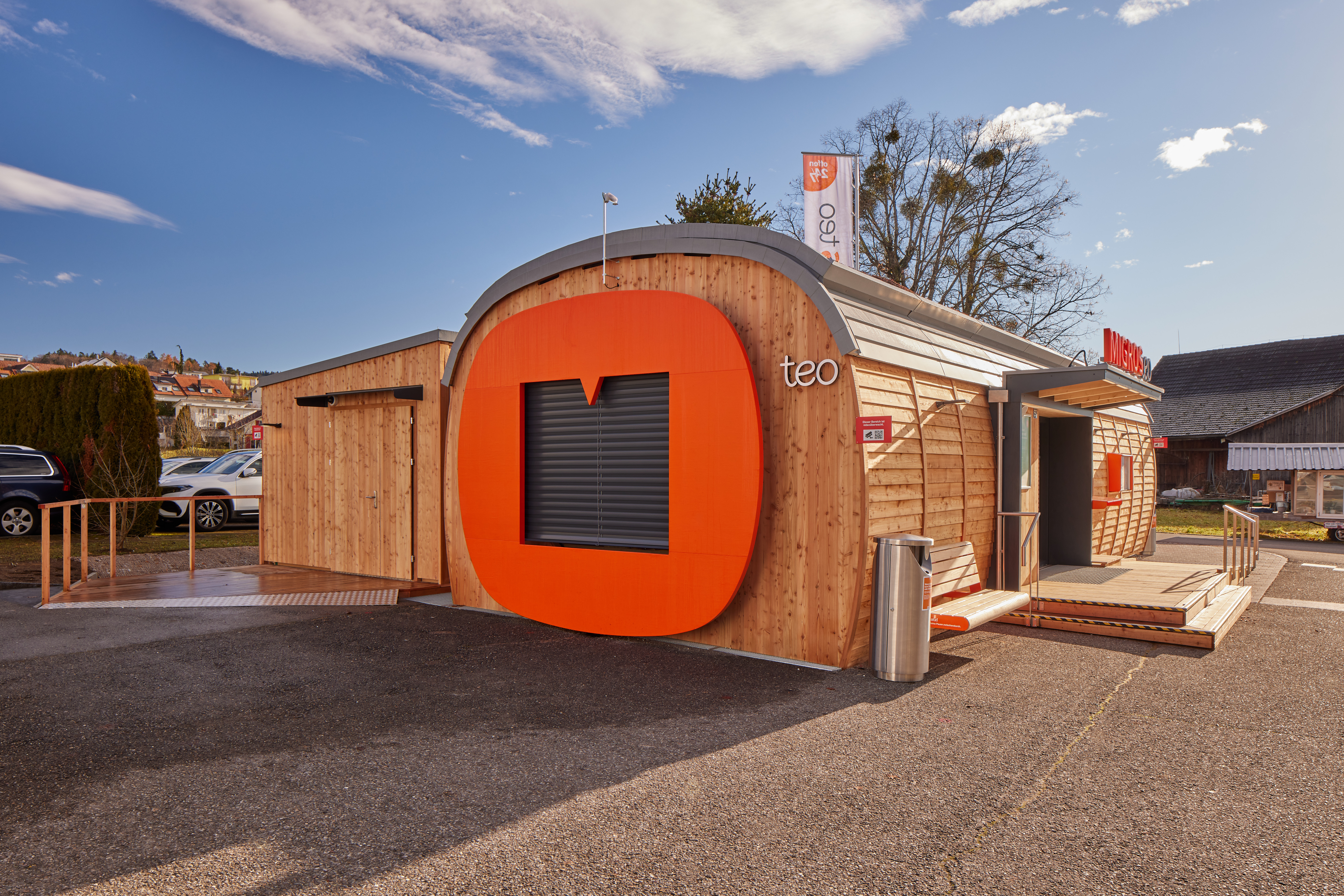 Ein freistehender Migros teo, hier in Wetzikon.