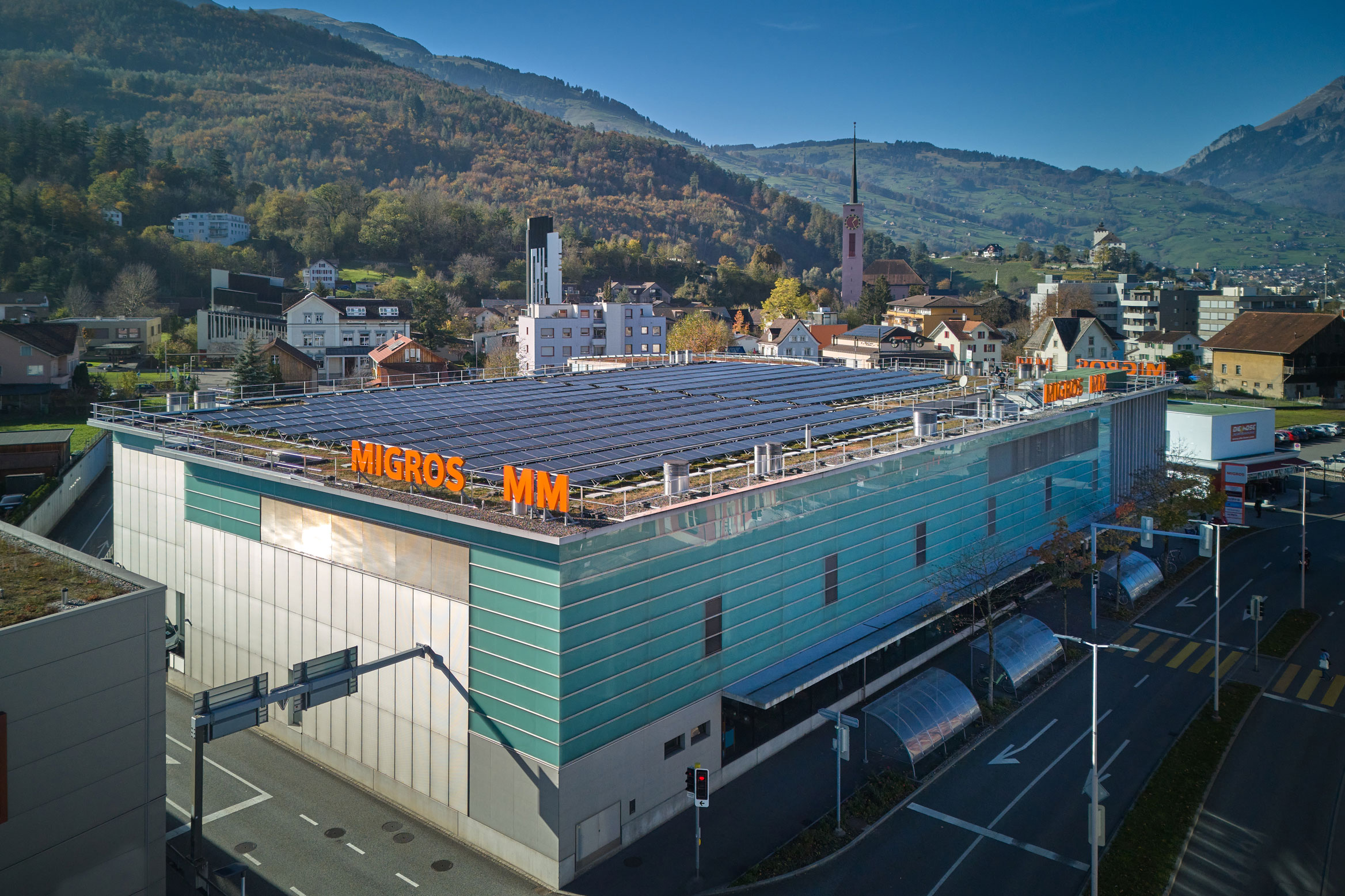 Die 2024 auf dem Dach der Migros Buchs (SG) installierte Photovoltaikanlage.