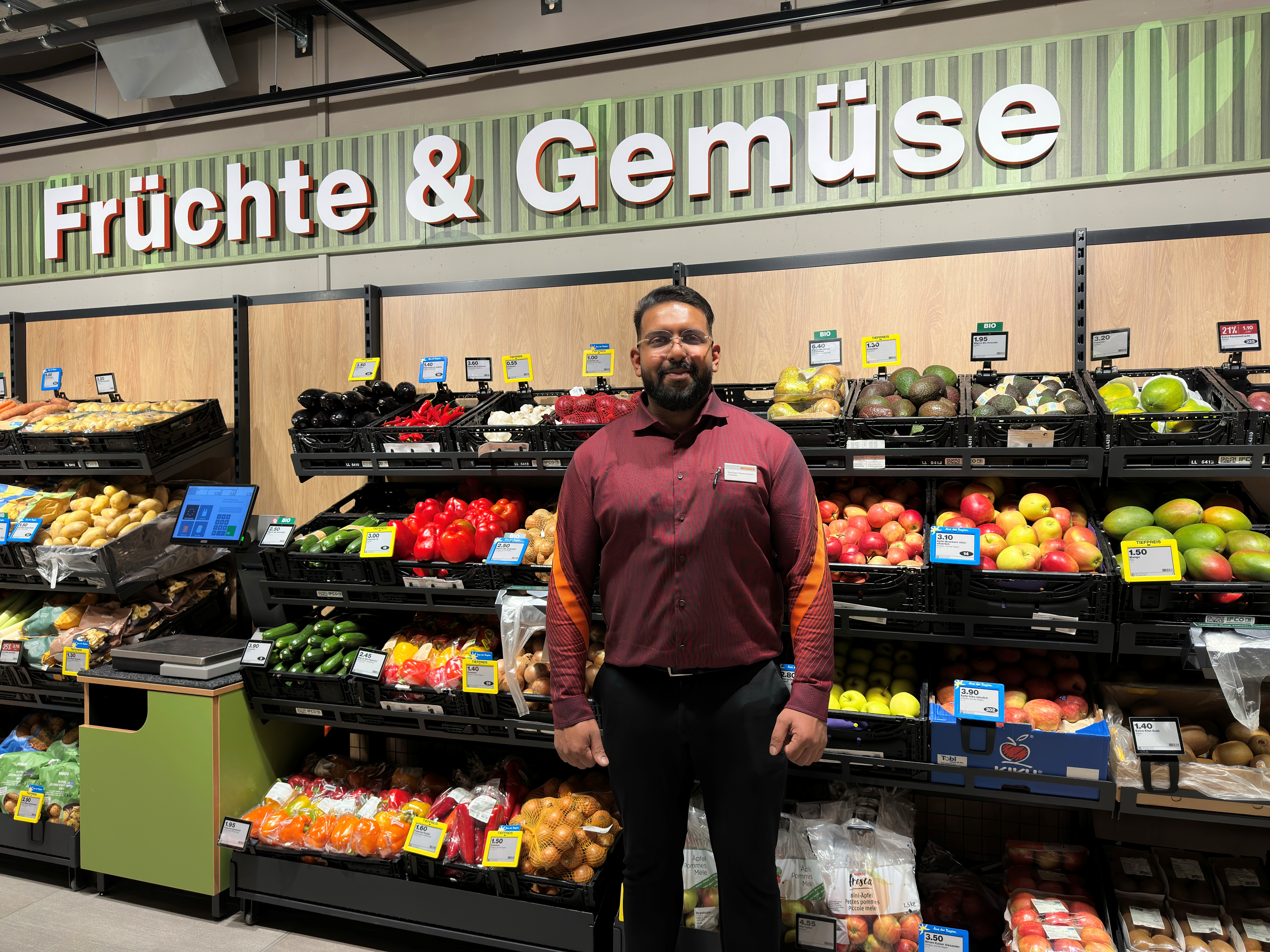 Filialleiter Sarangan Parameswaran freut sich darauf, seine Kundinnen und Kunden in der modernisierten Migros Diessenhofen zu begrüssen.