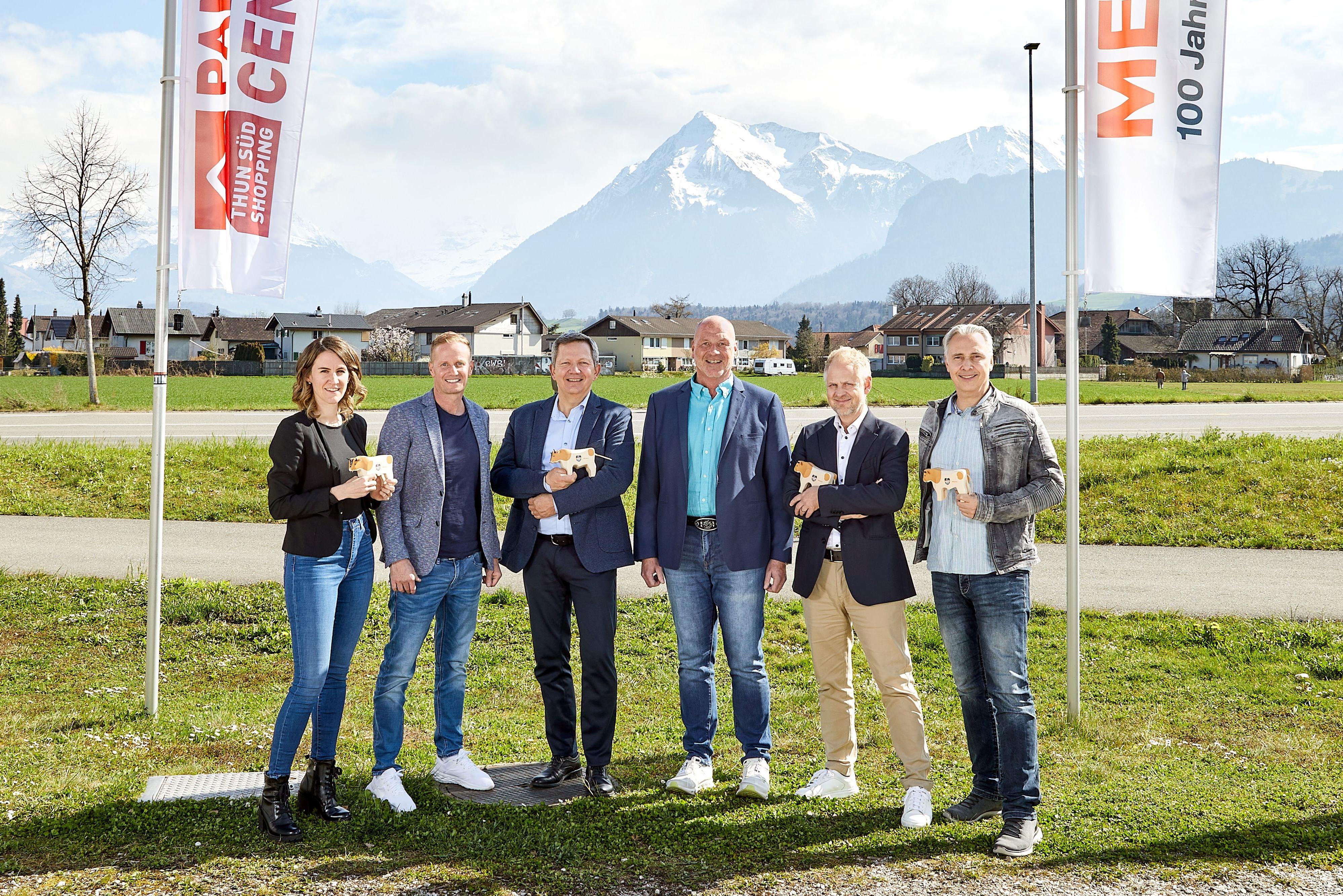 v.l.n.r. Cyliana Bachmann (Leiterin Sponsoring Migros Aare), Roman Grünig (Leiter Sponsoring ESAF 2028), Reto Sopranetti (Geschäftsleiter Migros Aare), Adrian Affolter (Geschäftsführer ESAF 2028), ...
