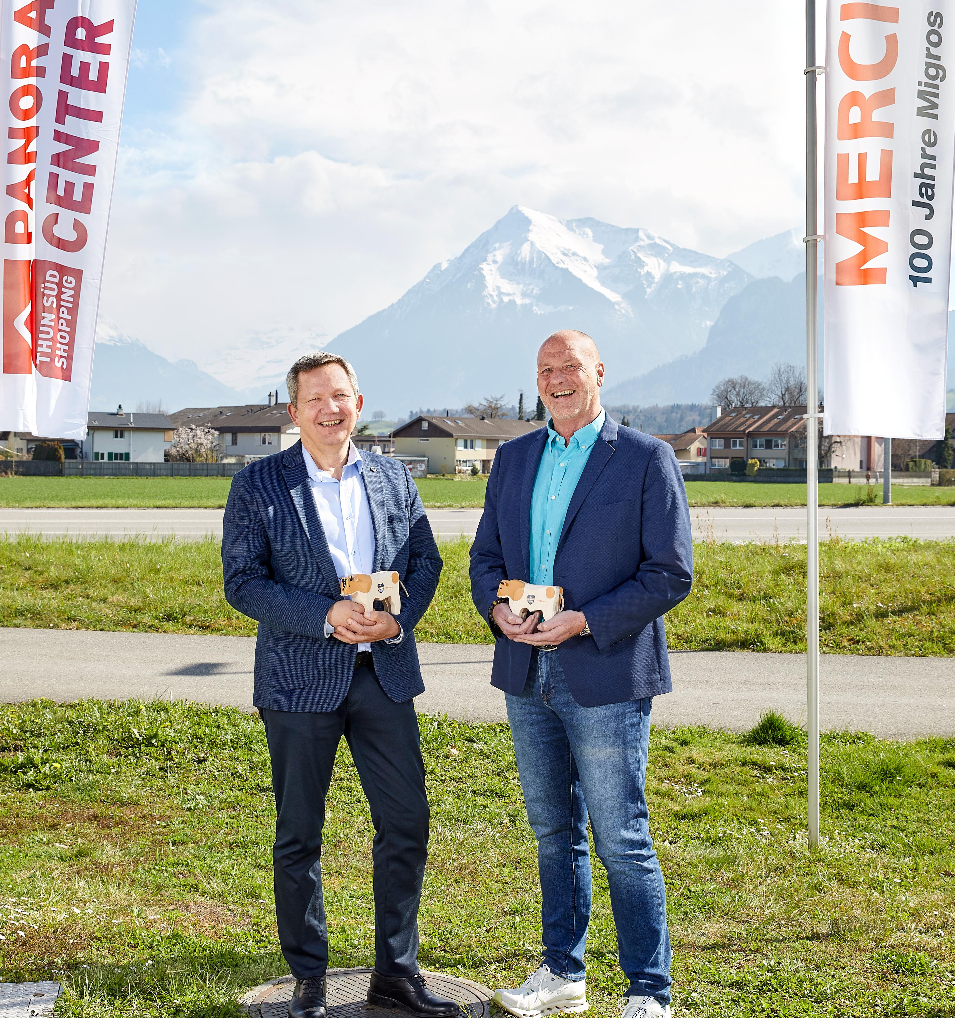 Reto Sopranetti (Geschäftsleiter Migros Aare, links) mit Adrian Affolter (Geschäftsführer ESAF 2028)