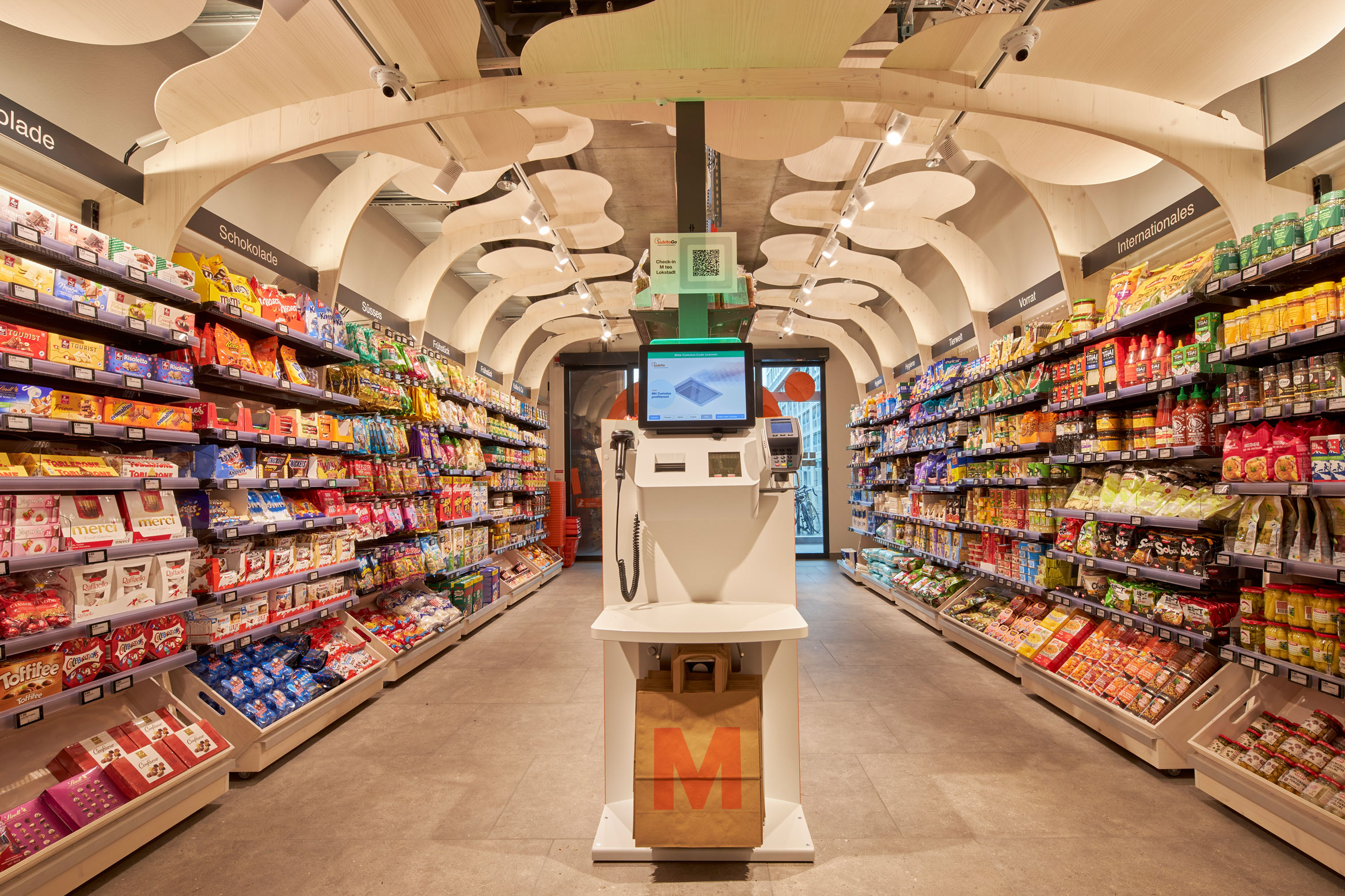 Innenansicht des Migros teo Lokstadt, Winterthur. Nach dessen Vorbild  wird auch der Migros teo im Riethüsli realisiert.