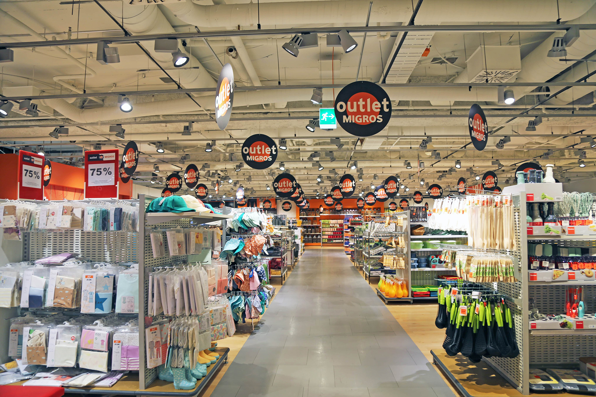 Outlet_Claramarkt_Flucht-min