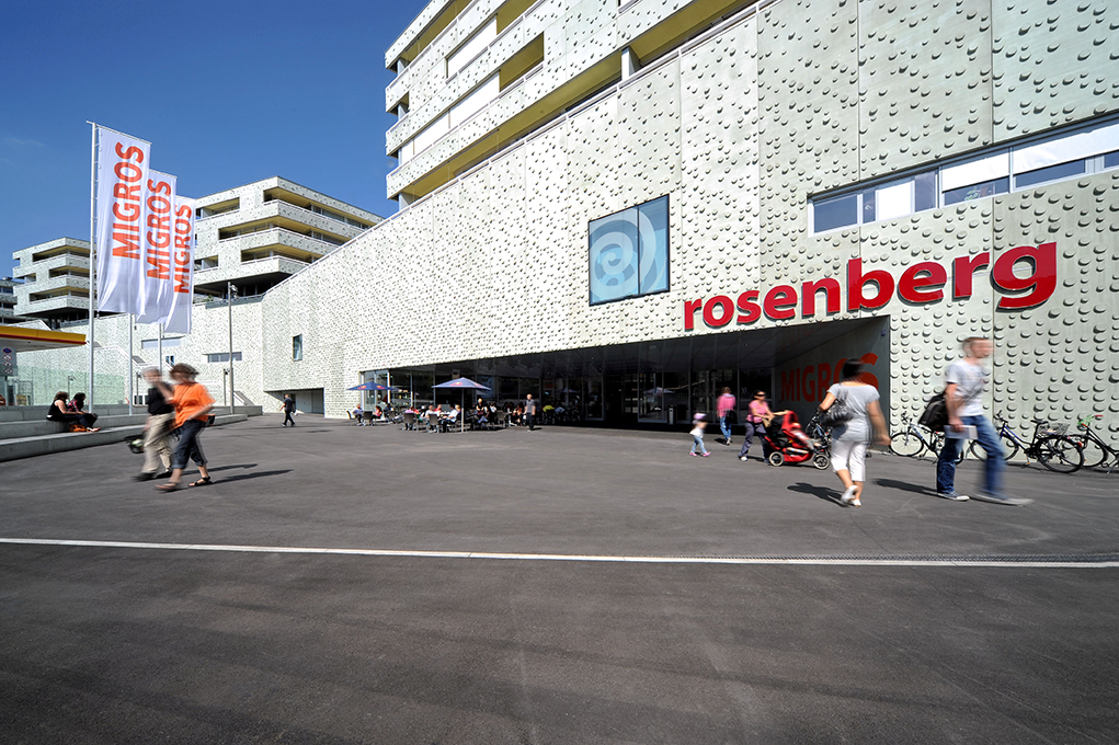 Aussenansicht des Einkaufszentrums Rosenberg in Winterthur