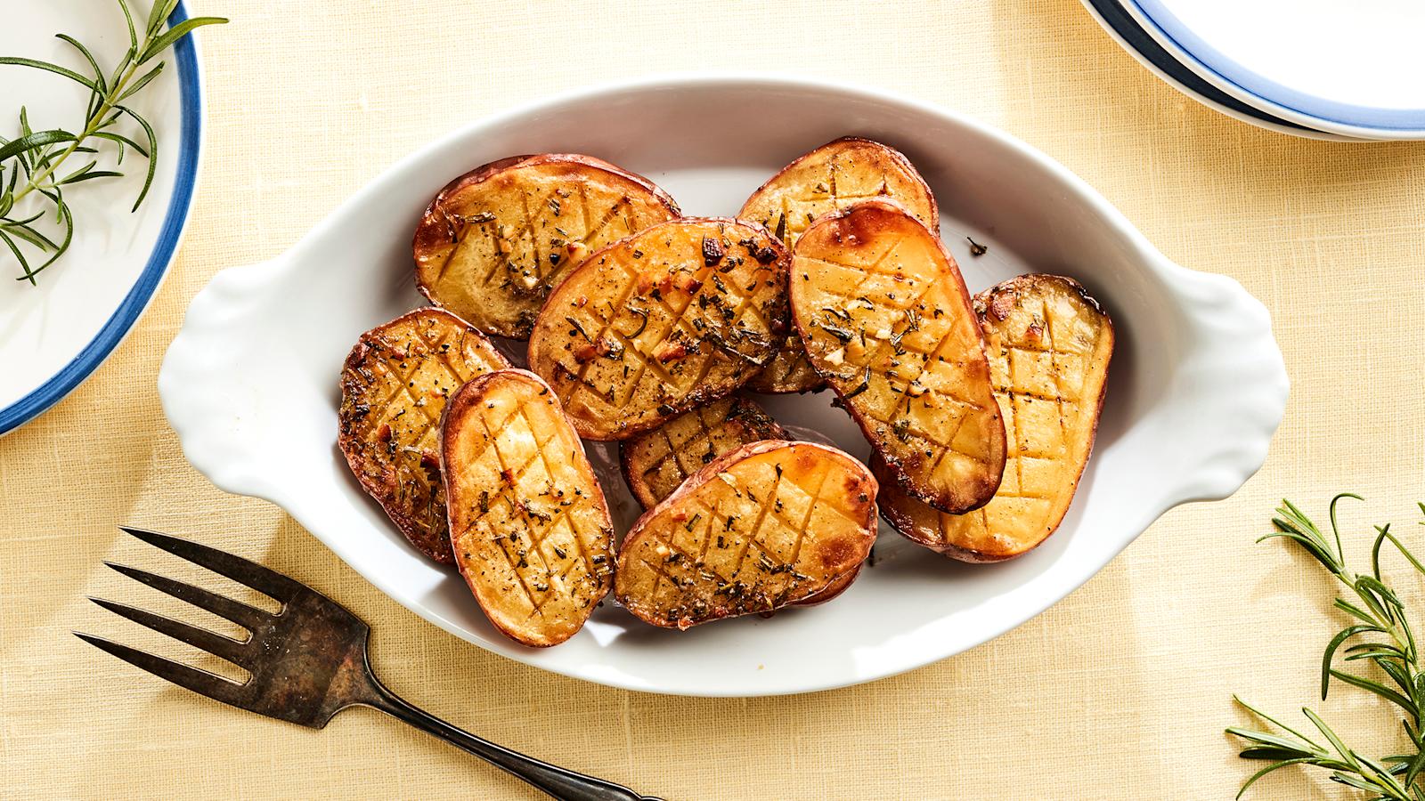 Halkaistut uuniperunat