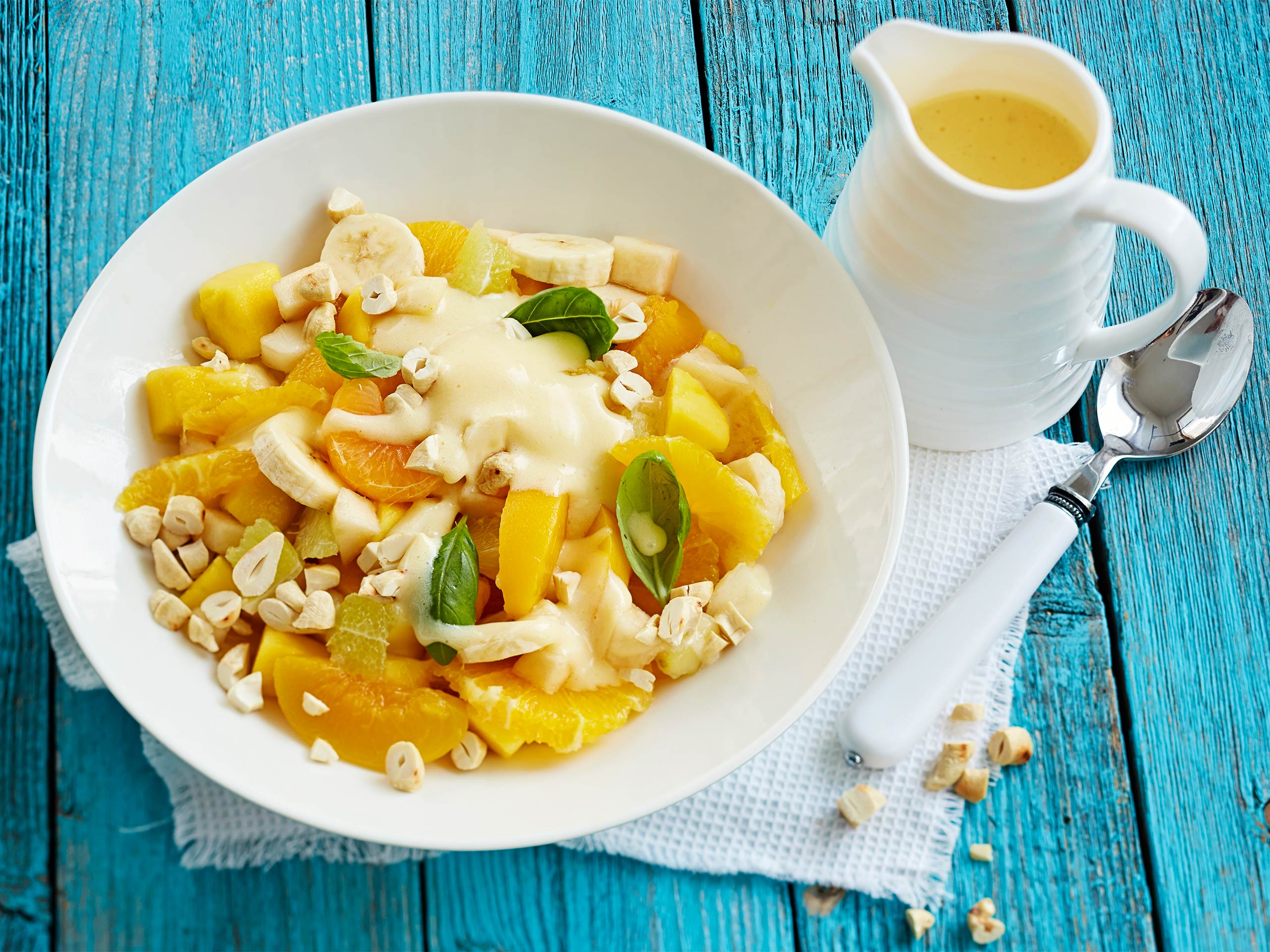 Hedelmäsalaatti ja sabayonkastike