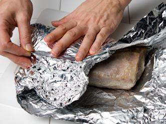 Kääri filee tiiviisti folioon ja anna vetäytyä noin puolisen tuntia.