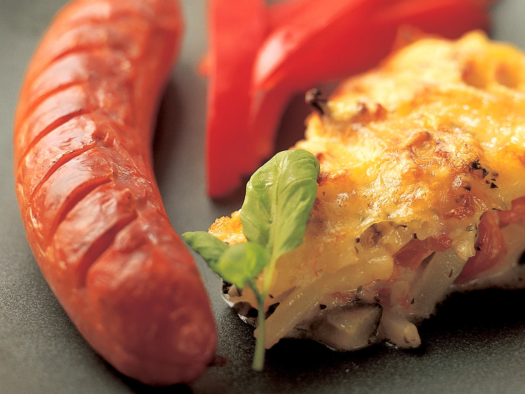 Italialainen perunapaistos ja uunimakkara