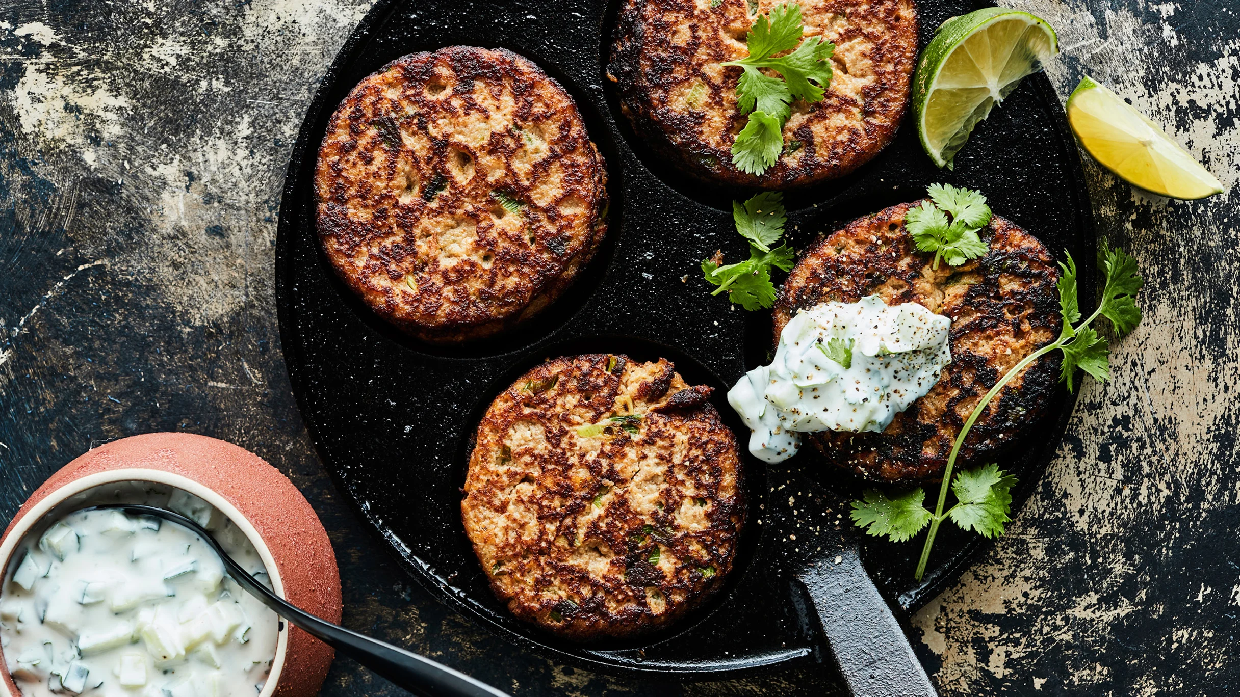 Ohuet kalaletut ja kurkkujogurtti