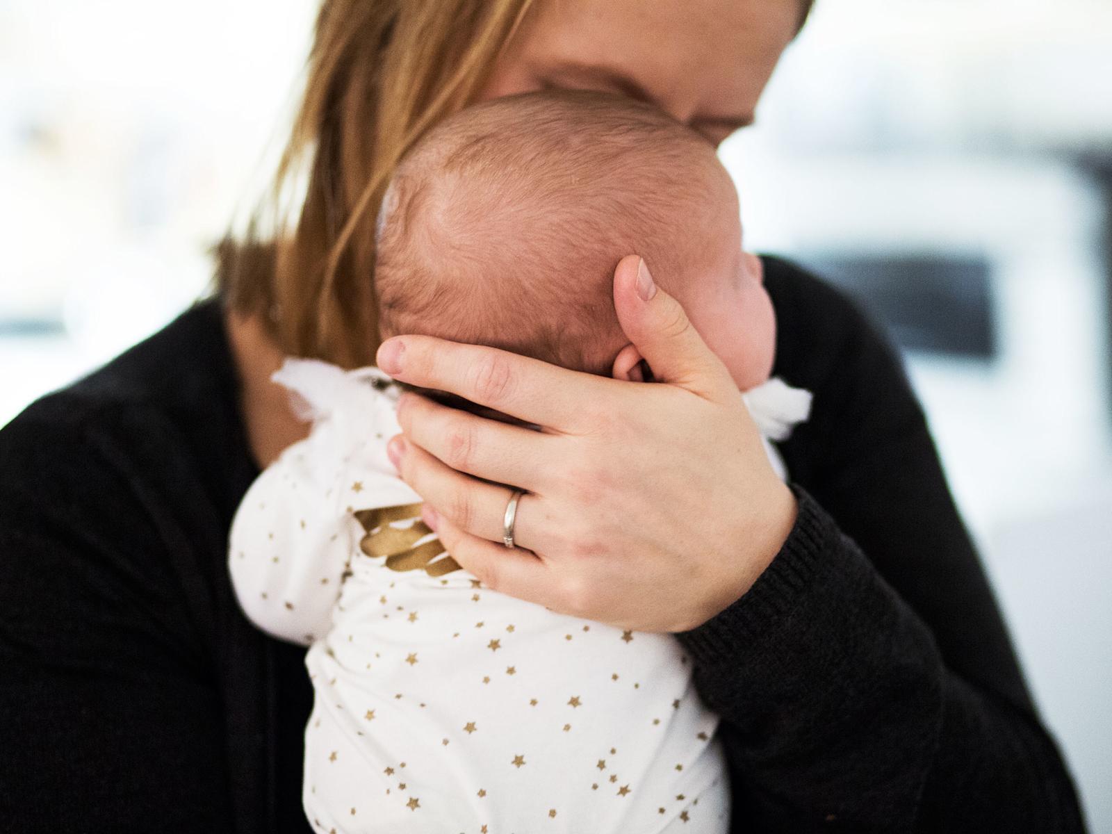 Uusien perheenjäsenten syntyessä on tärkeää muistaa, että isommatkin lapset kaipaavat omaa aikaa biologisen vanhempansa kanssa.