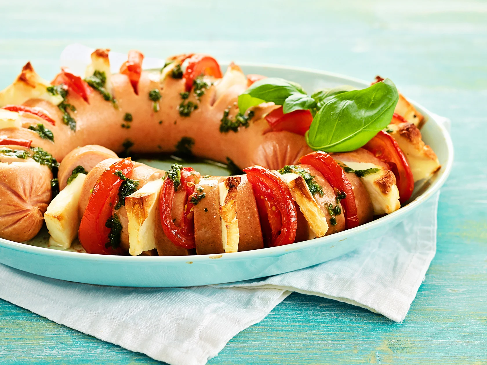 Tomaatti-halloumiuunimakkara