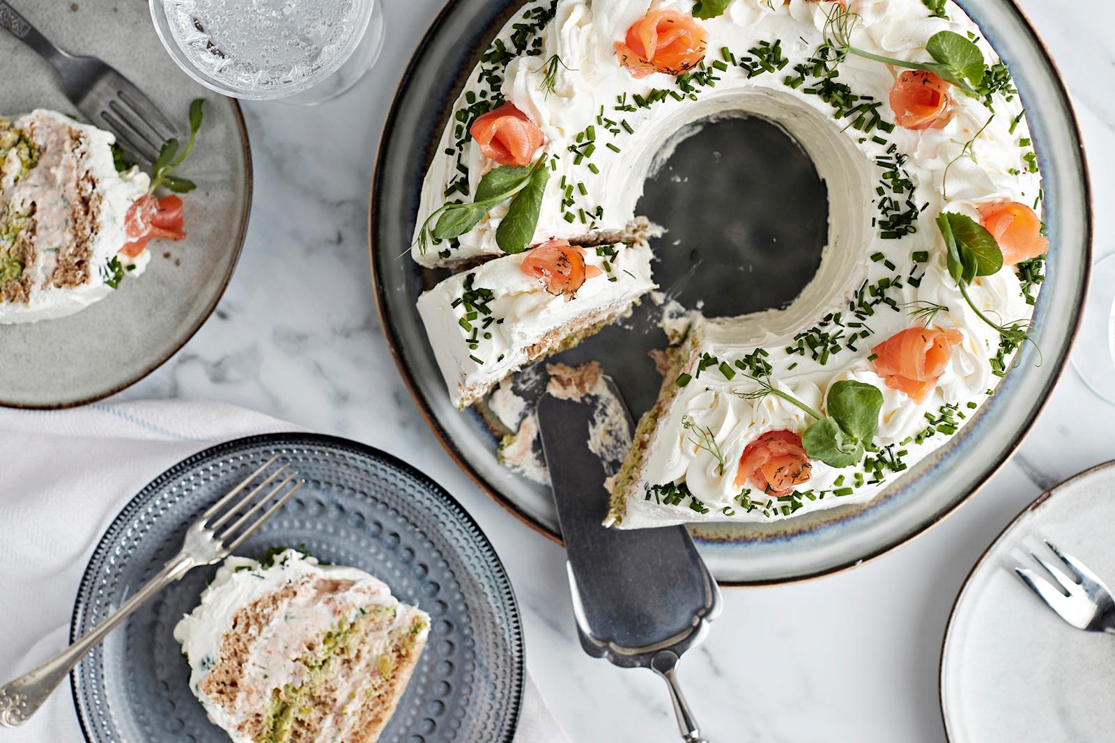 Voileipäkakku rengasvuoassa