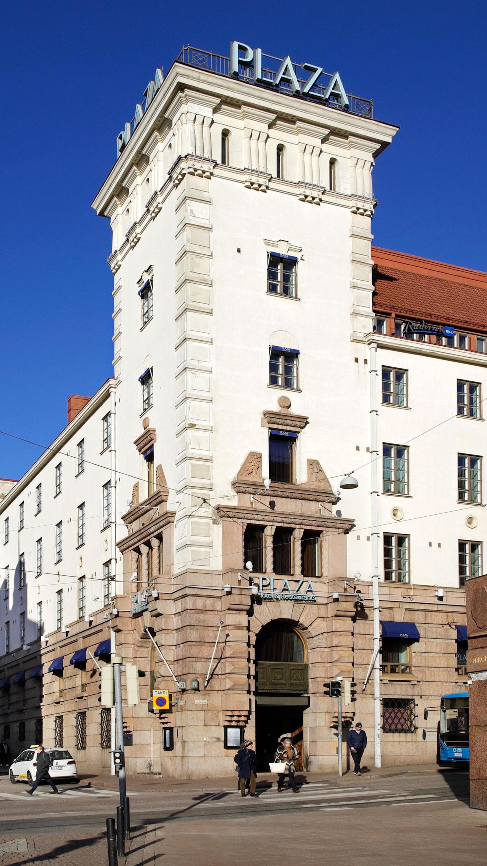 Radisson Blu Plaza -hotellin rakennus on entinen SOK:n pääkonttori. 