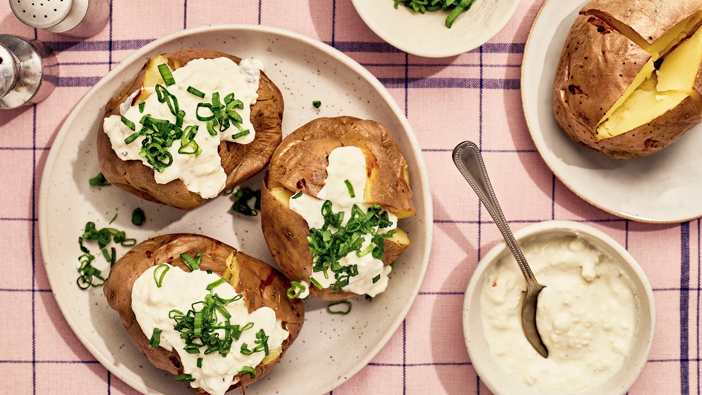 Uuniperunat airfryerissa ja fetatäyte