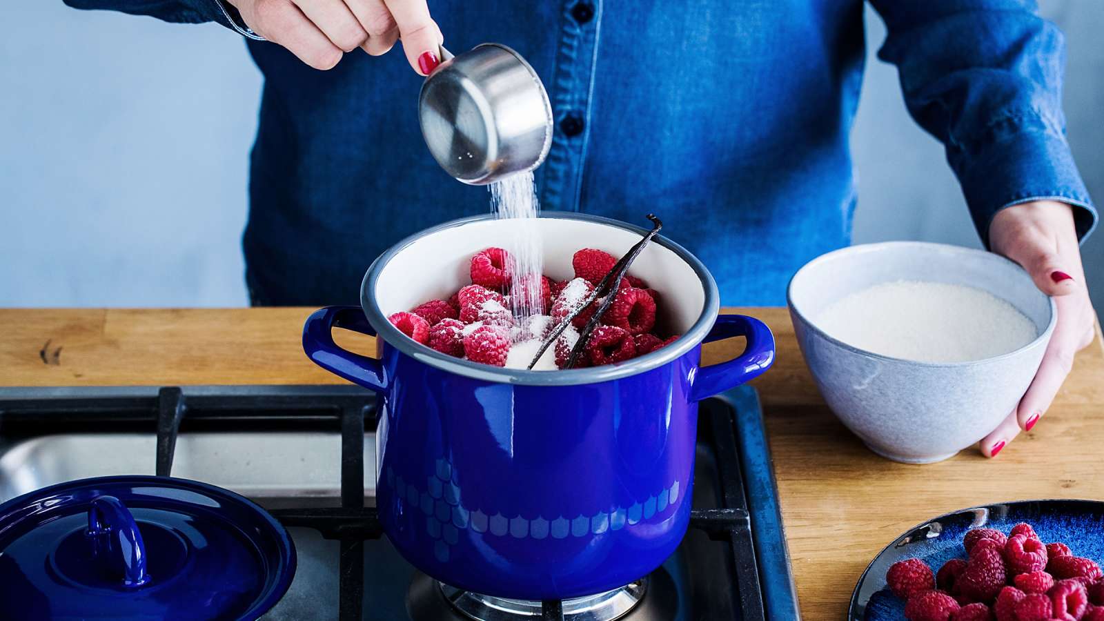 Kolme uutta vinkkiä vadelmahillon maustamiseen