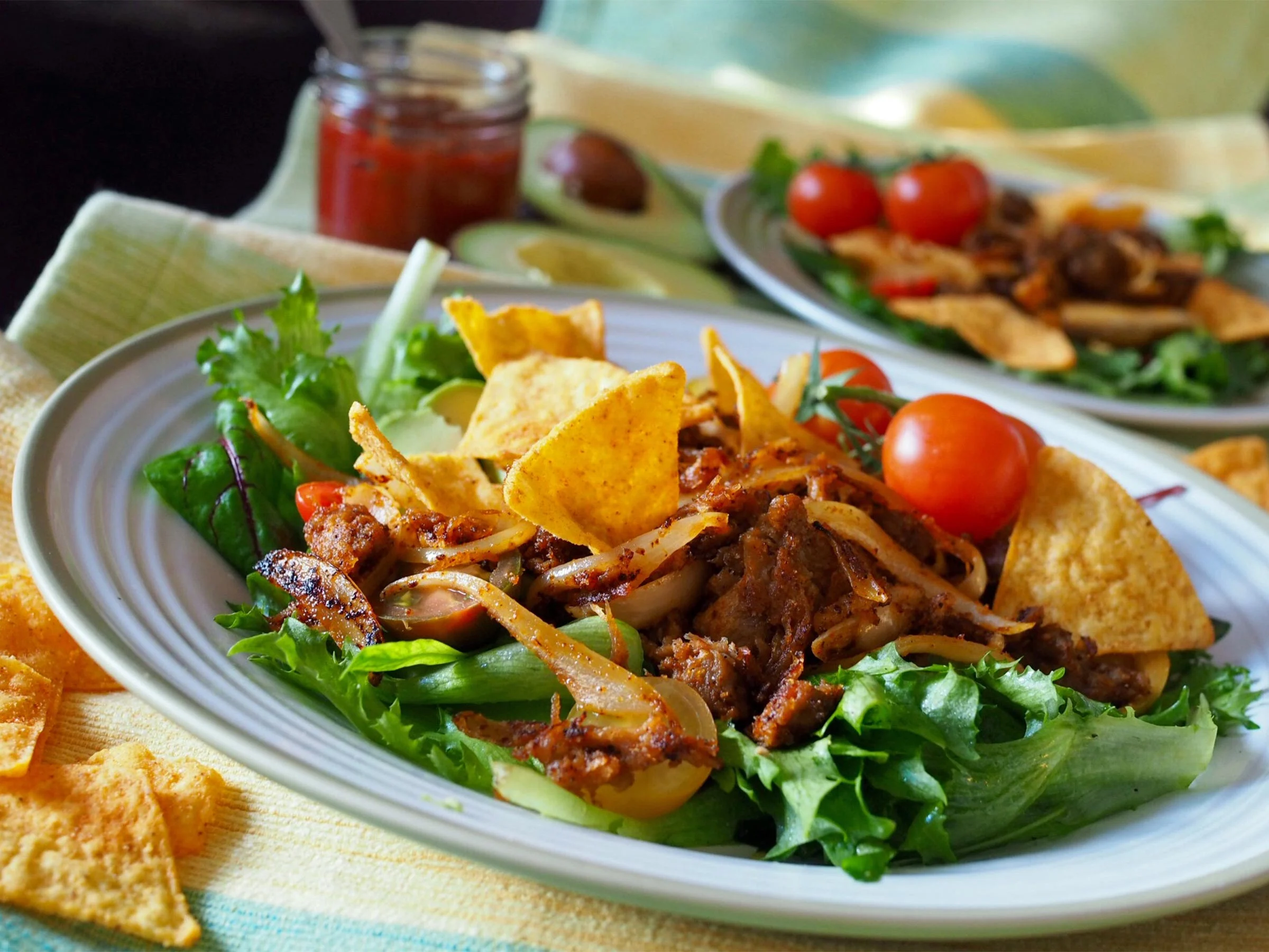 Tex-mex-salaatti nyhtökaurasta