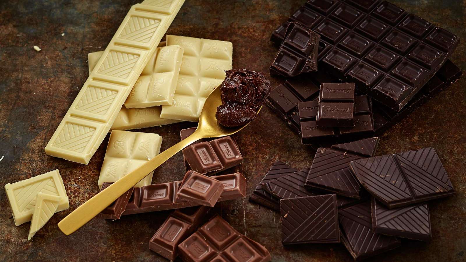 Mitä ovat valkosuklaa, maitosuklaa ja tumma suklaa?