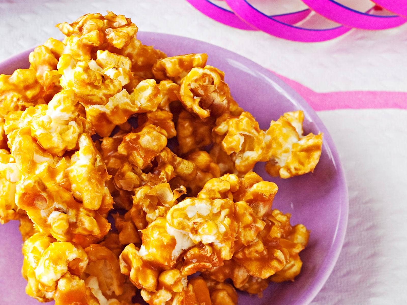 Kinuskipopcornit