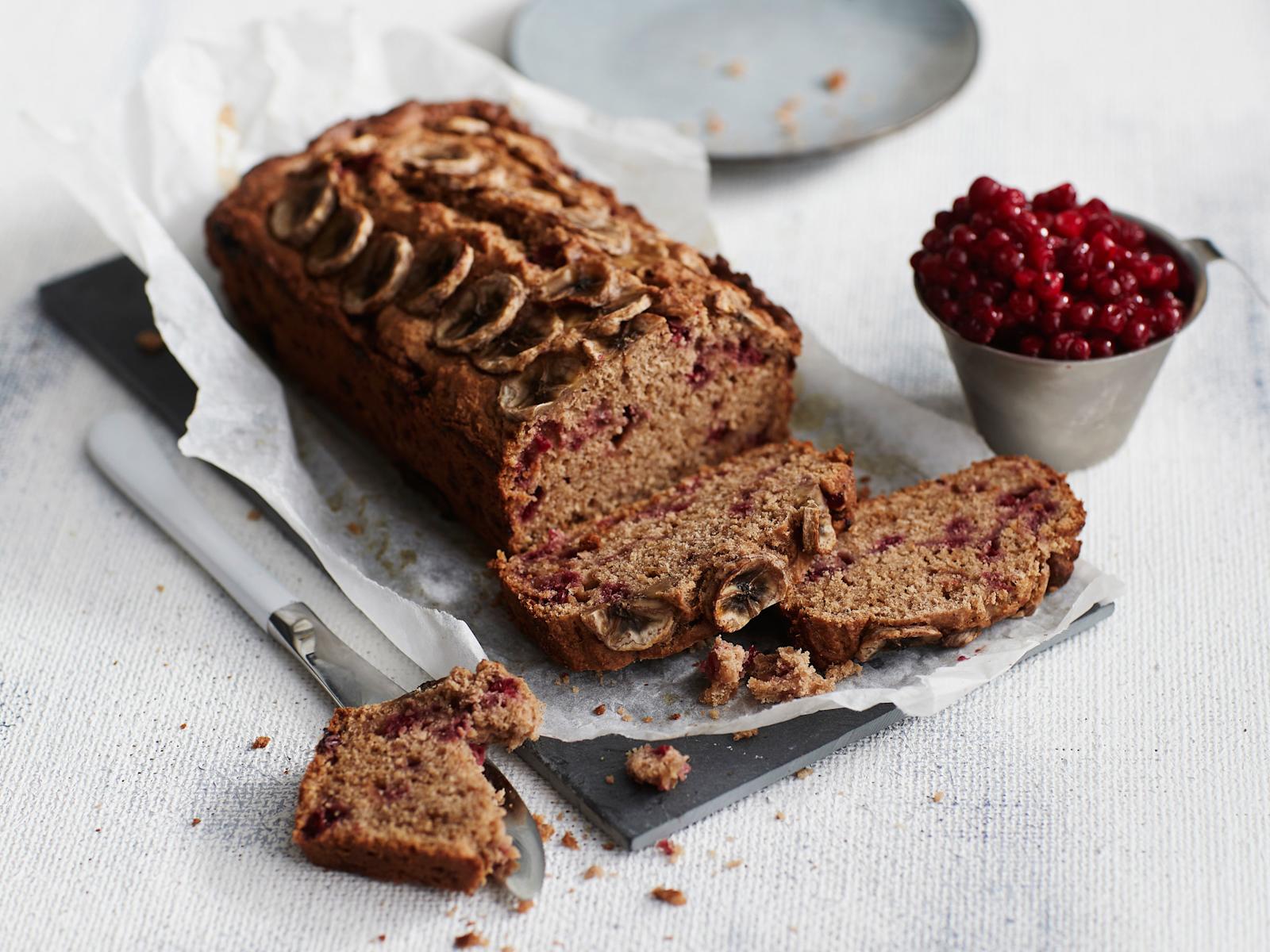 Puolukkainen banana bread