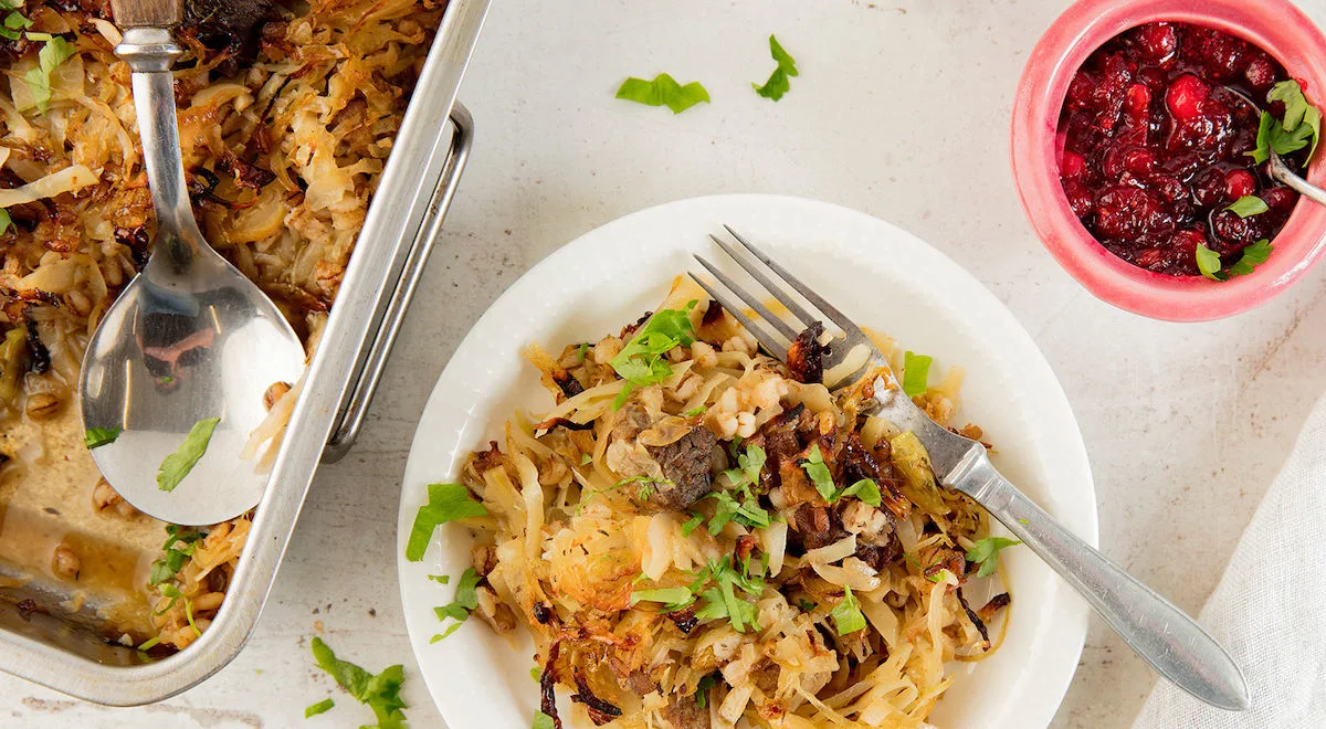 Varhaiskaalilaatikko karjalanpaistilihasta