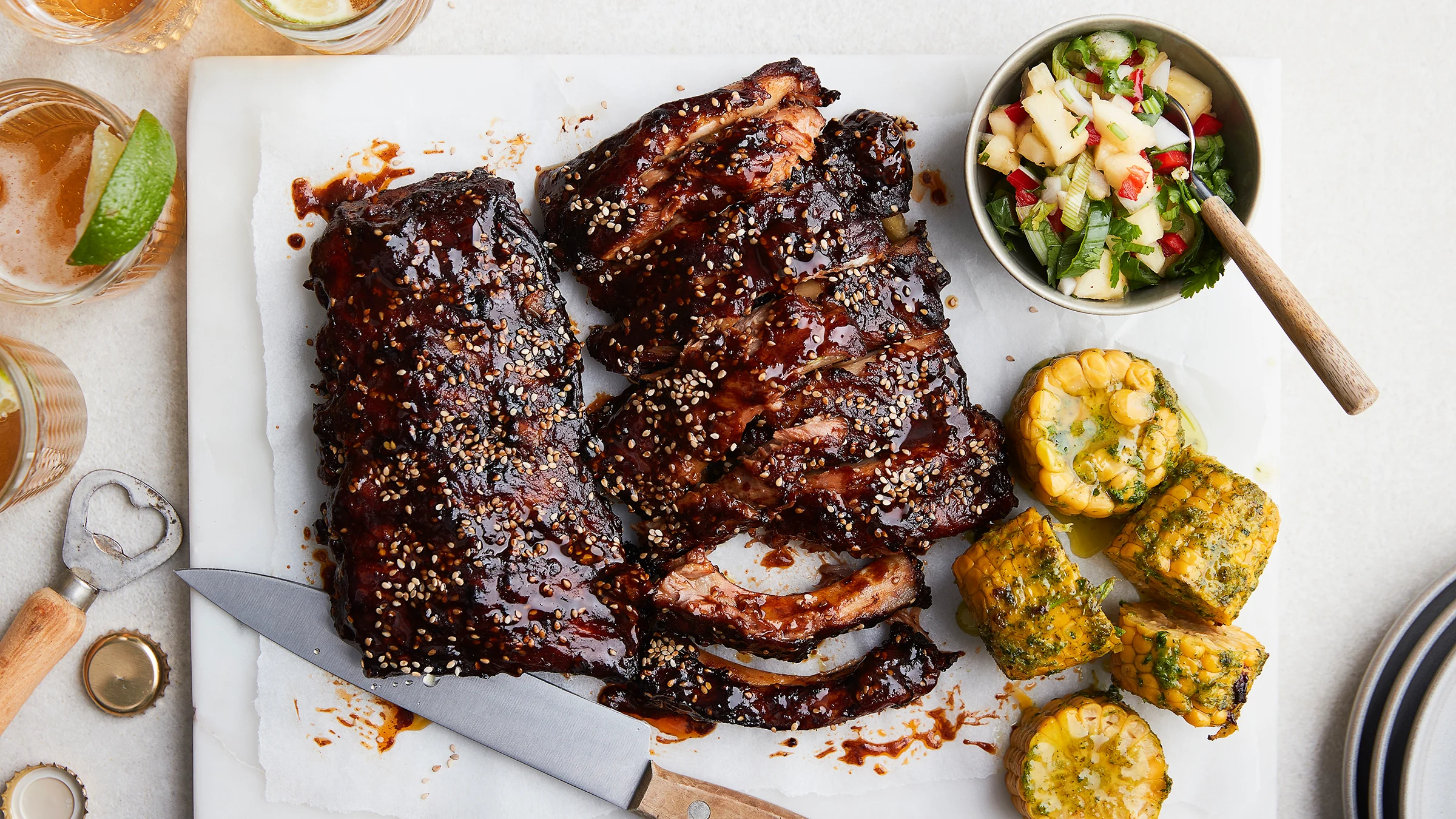 Grillatut ribsit ja ananassalsa