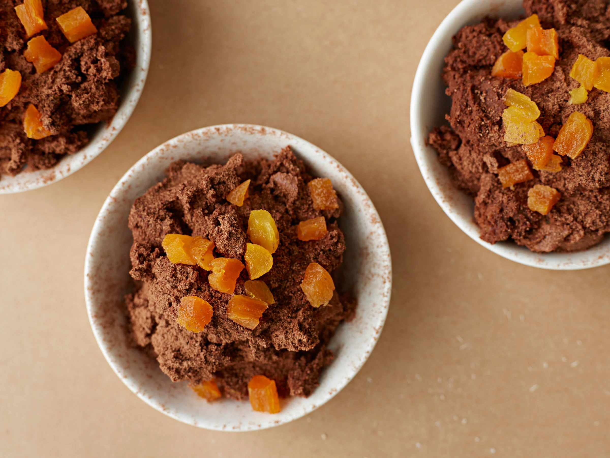 Samettinen suklaa-aprikoosimousse