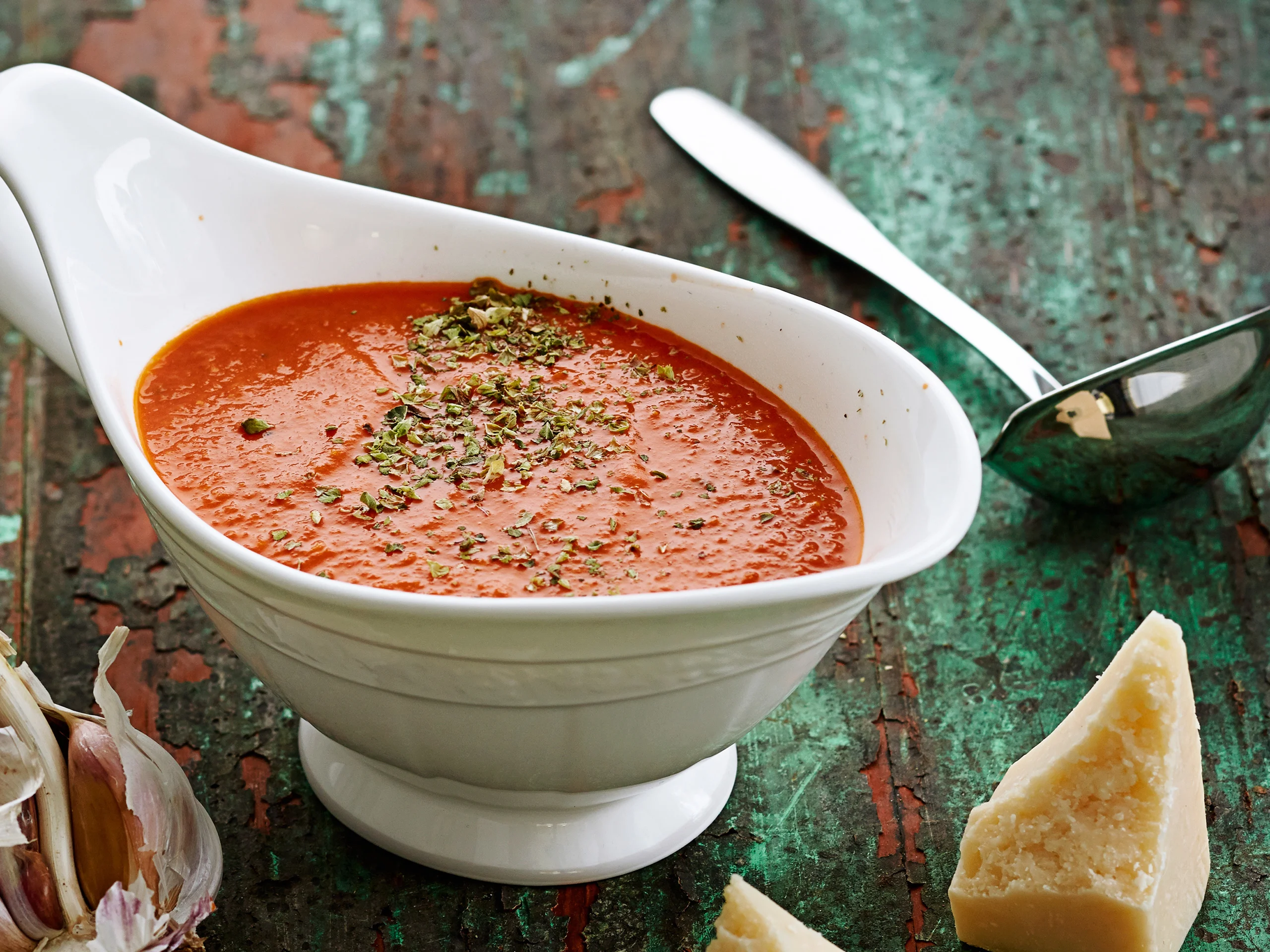 Täyteläinen tomaattikastike