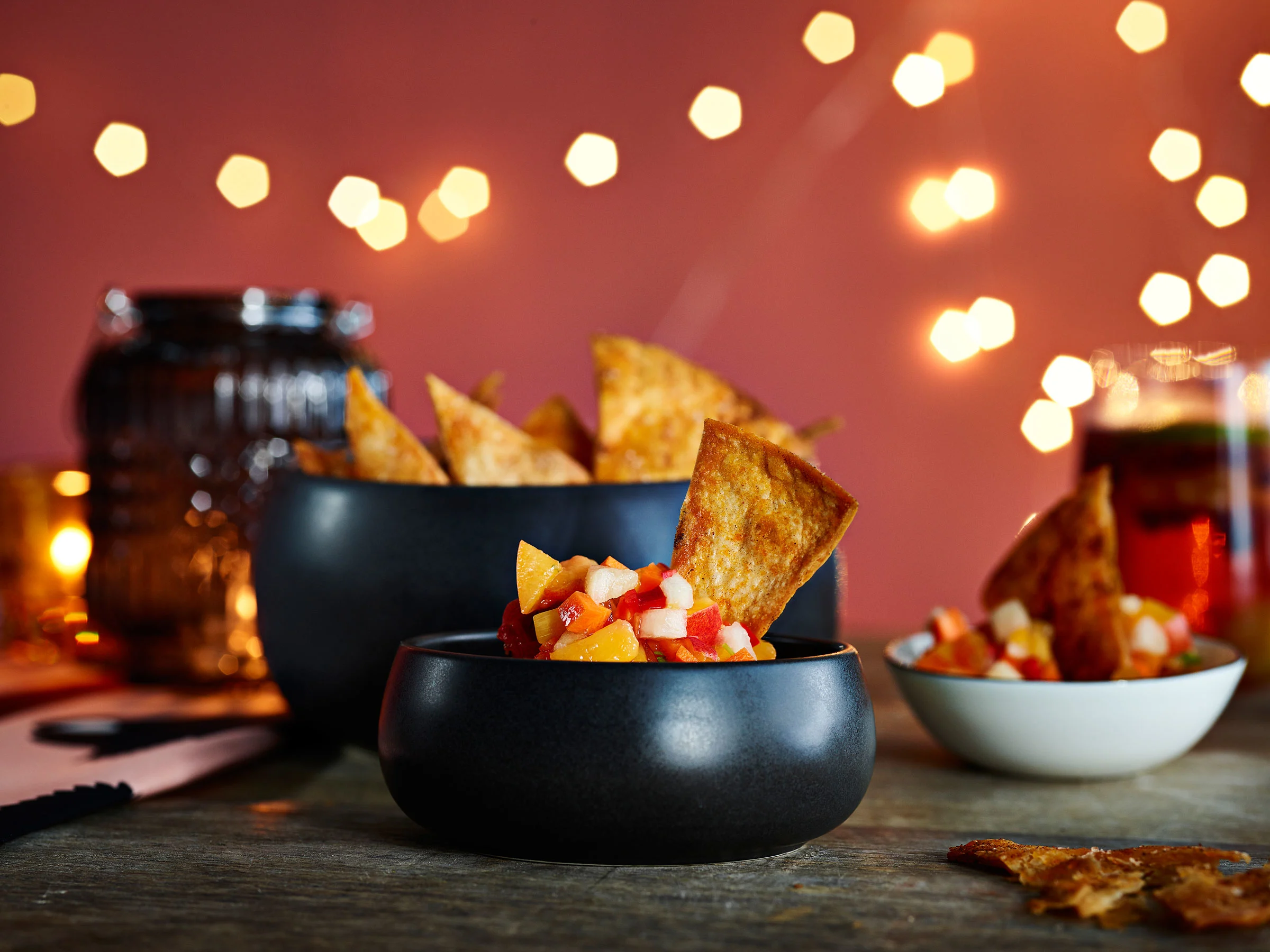 Tortillachipsit ja persimonsalsa