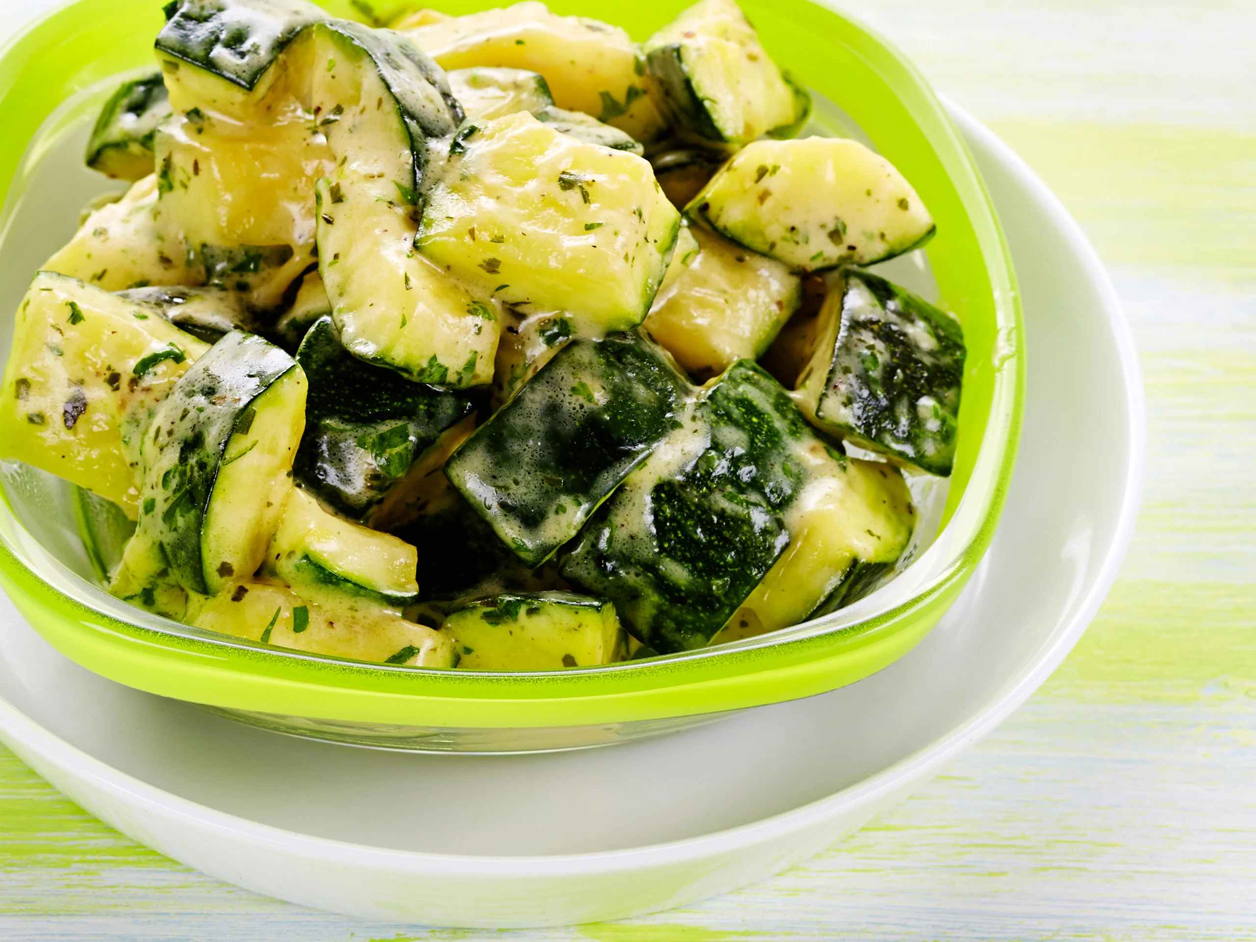 Lämmin kesäkurpitsalisäke