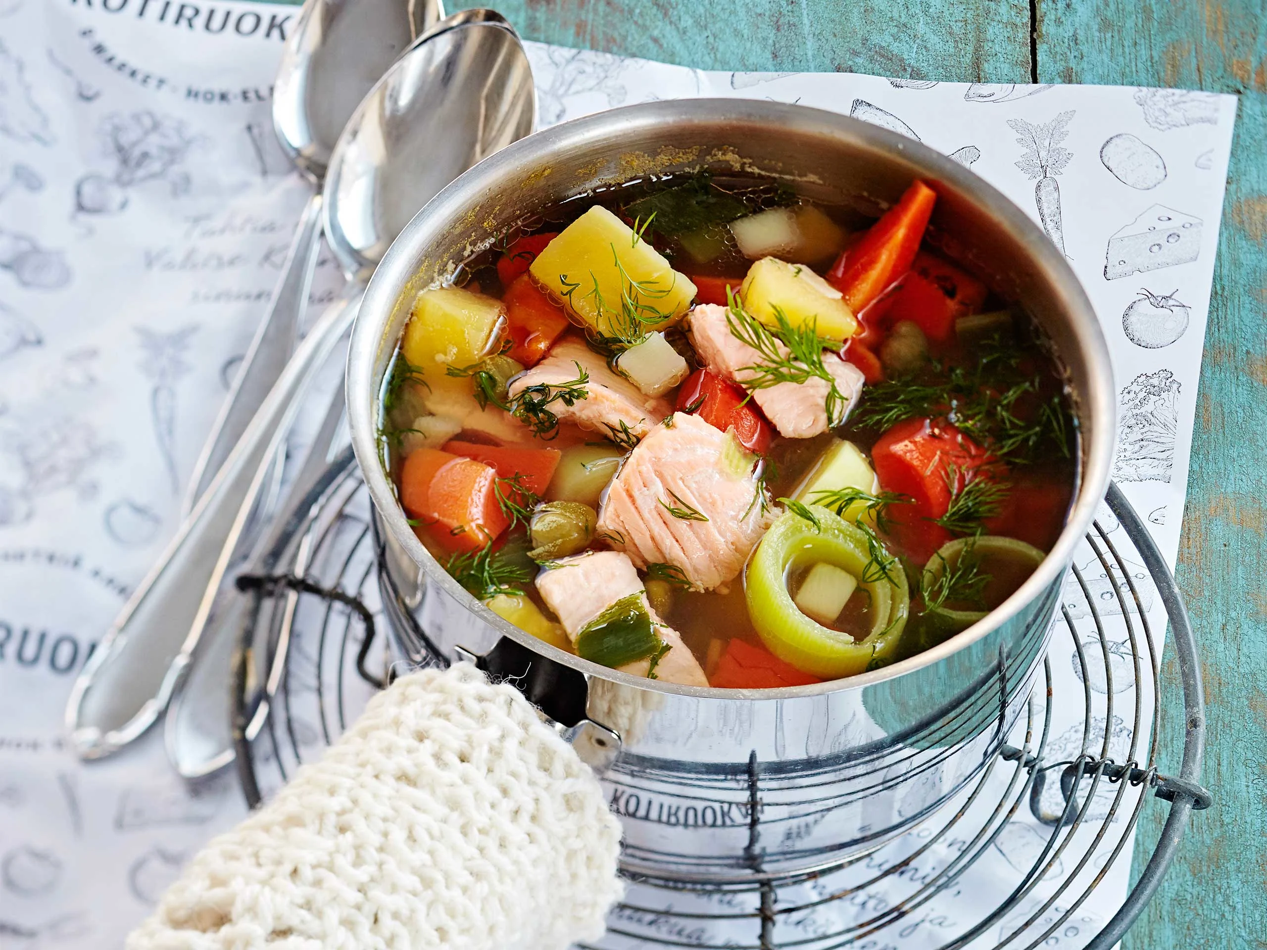 Kirkas lohi-juureskeitto