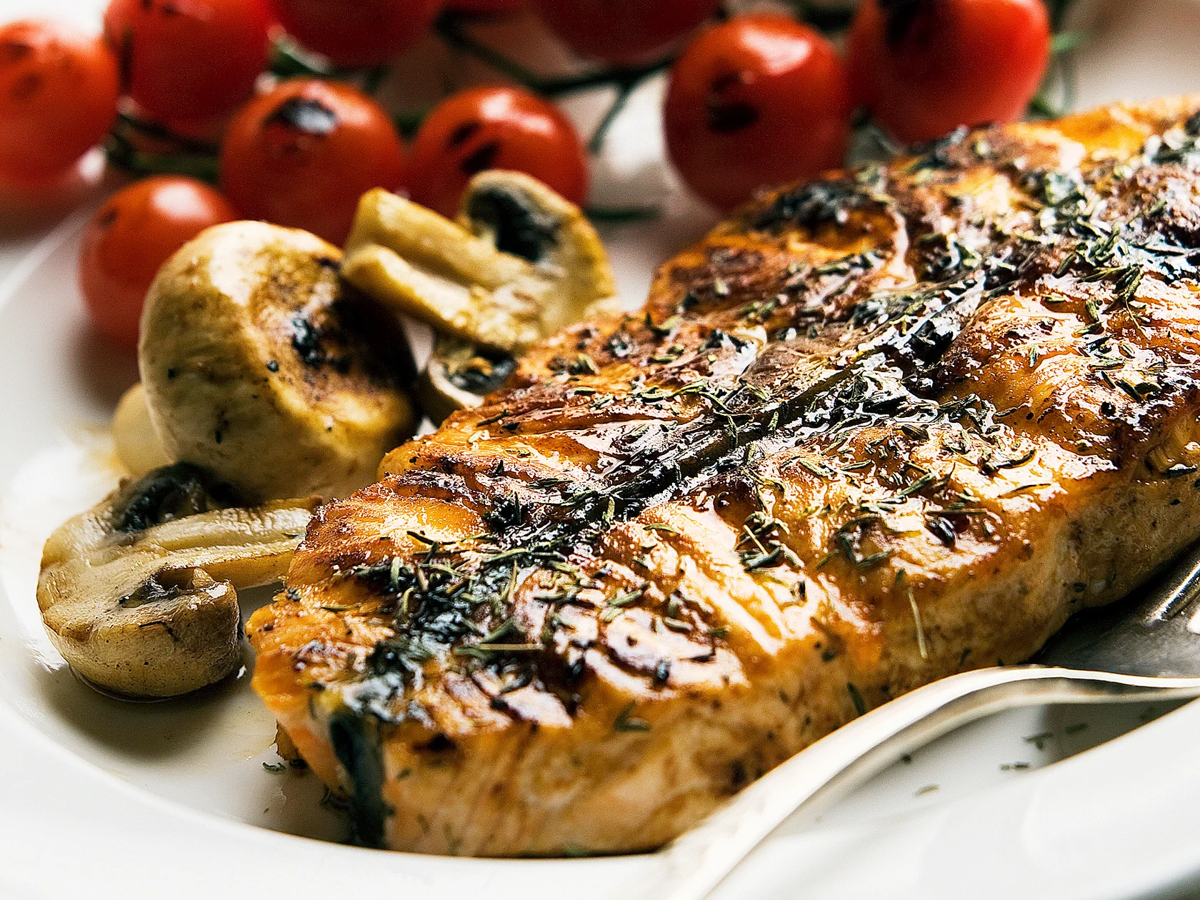 Lohimedaljongit grillissä