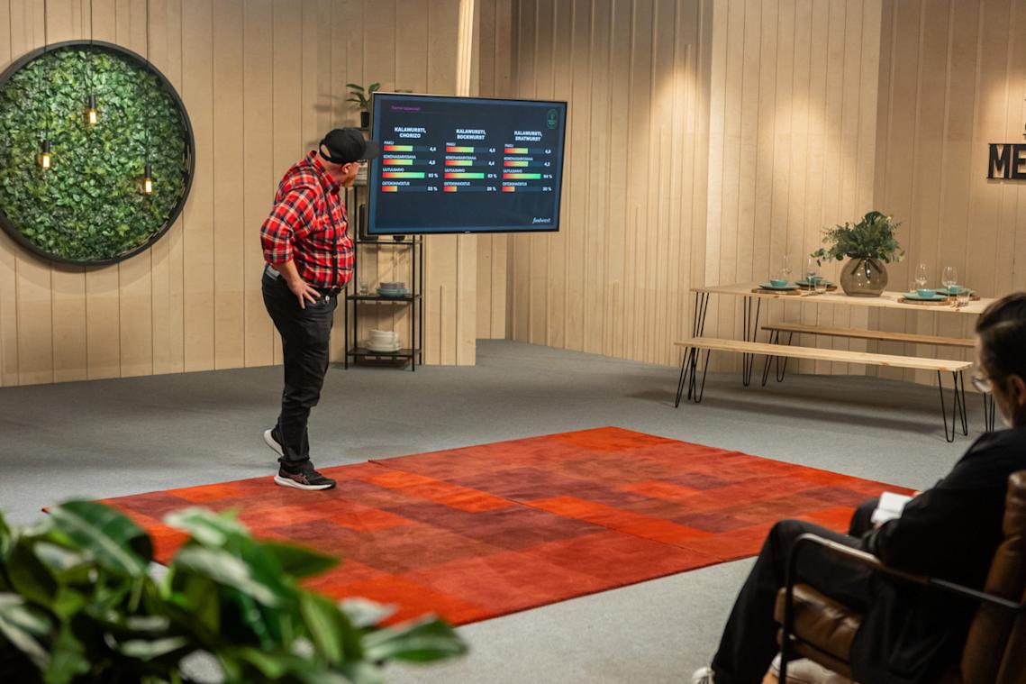 Roy Norro katsoo taulu-tv:stä kuluttajatutkimuksen tuloksia