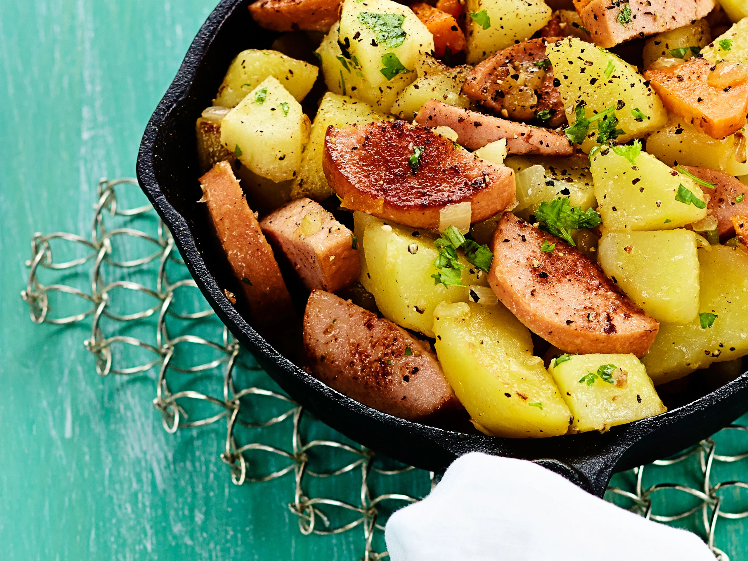 Makkara-omenapyttipannu