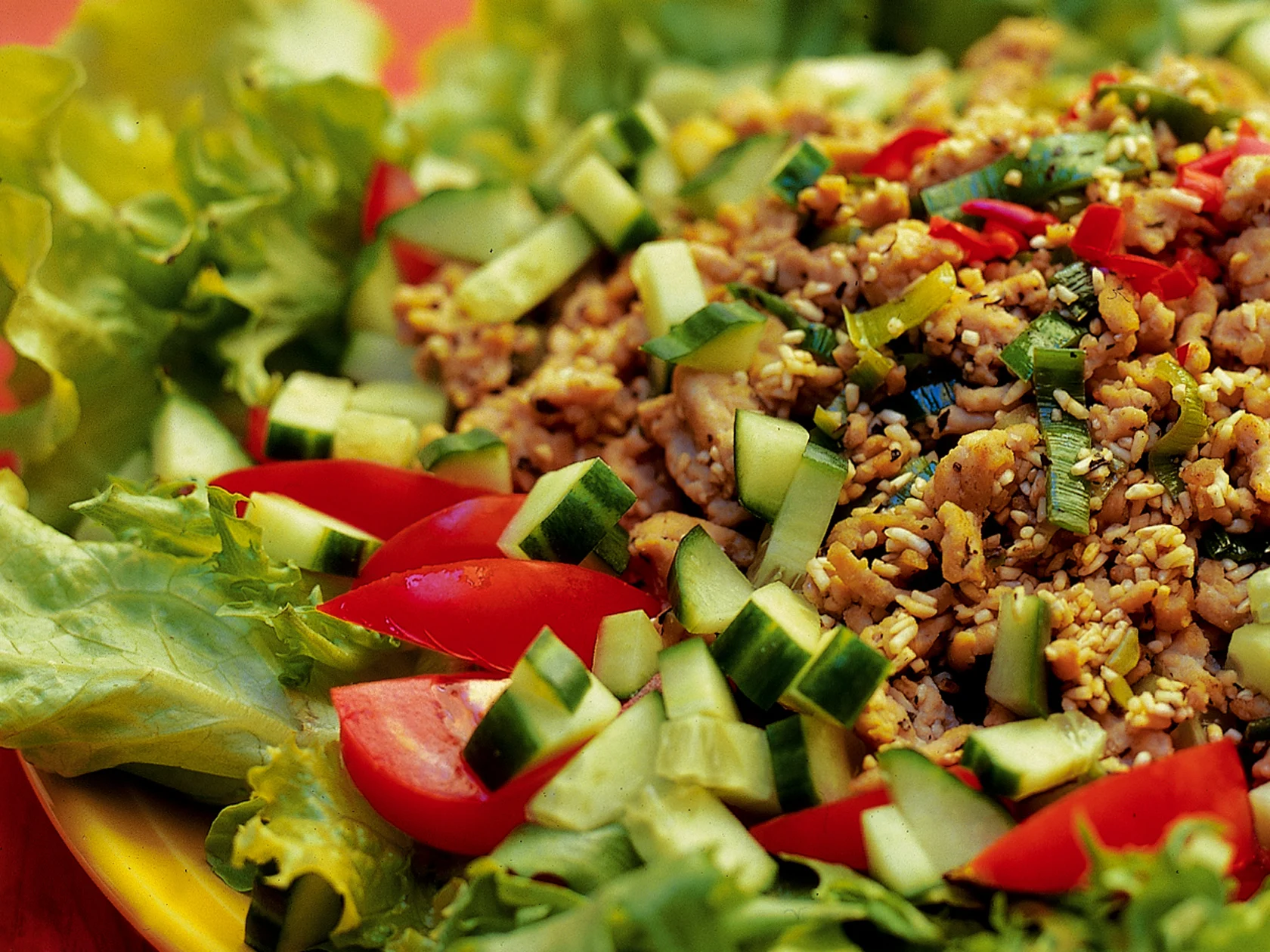 Thaimaalainen broilerisalaatti