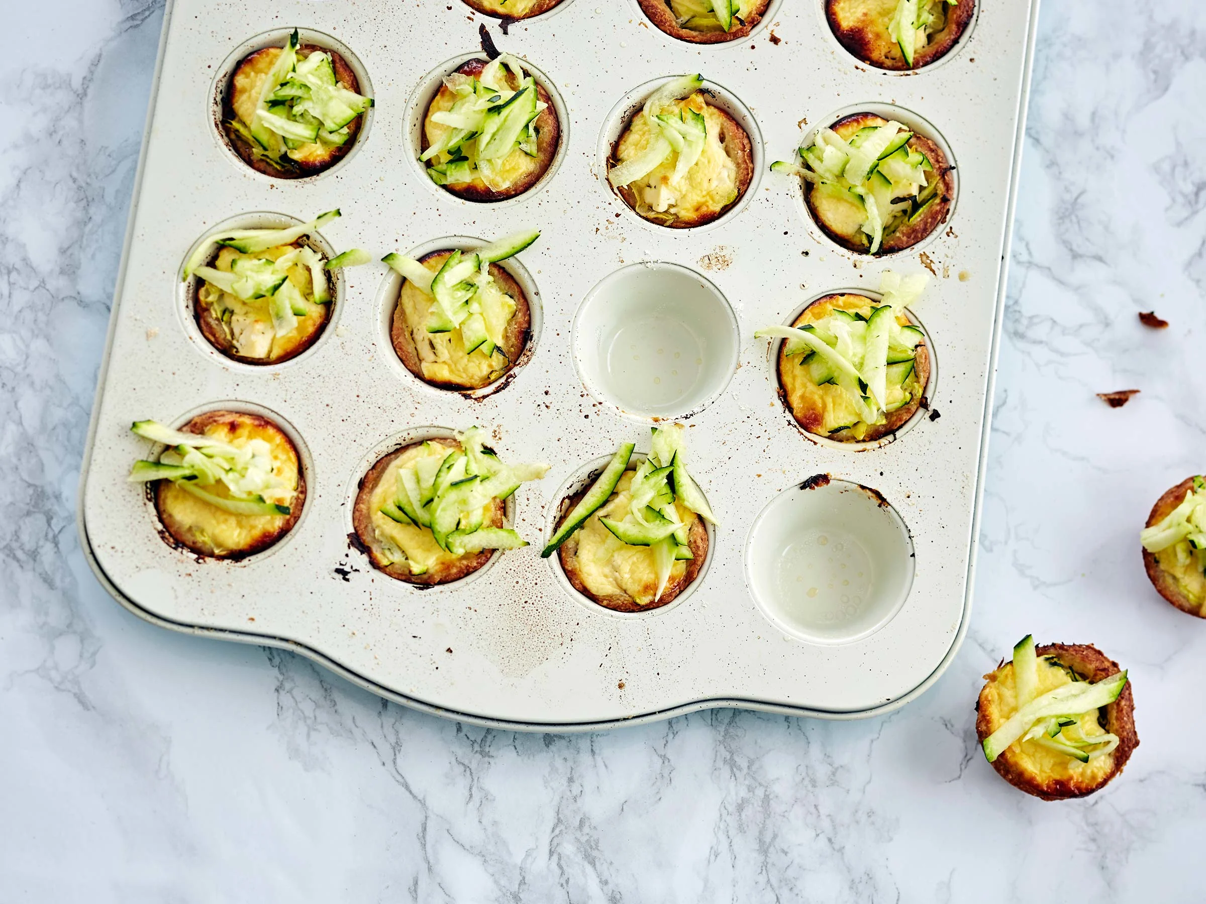 Kesäkurpitsa-fetamuffinit