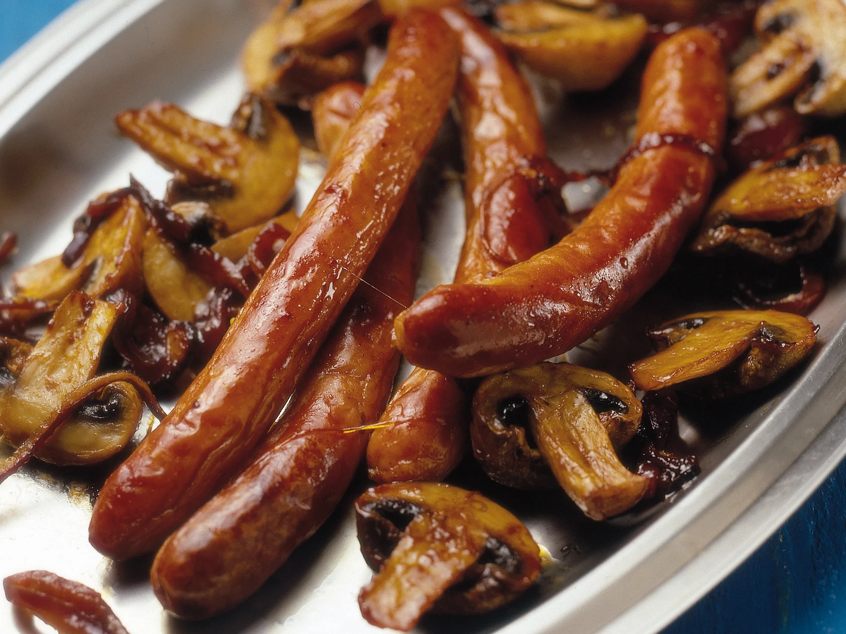 Uunimakkarat ja herkkusieniä