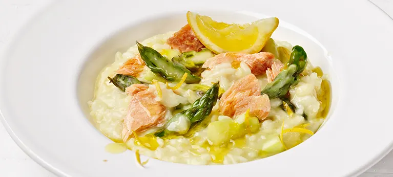 Parsarisotto ja lämminsavulohi